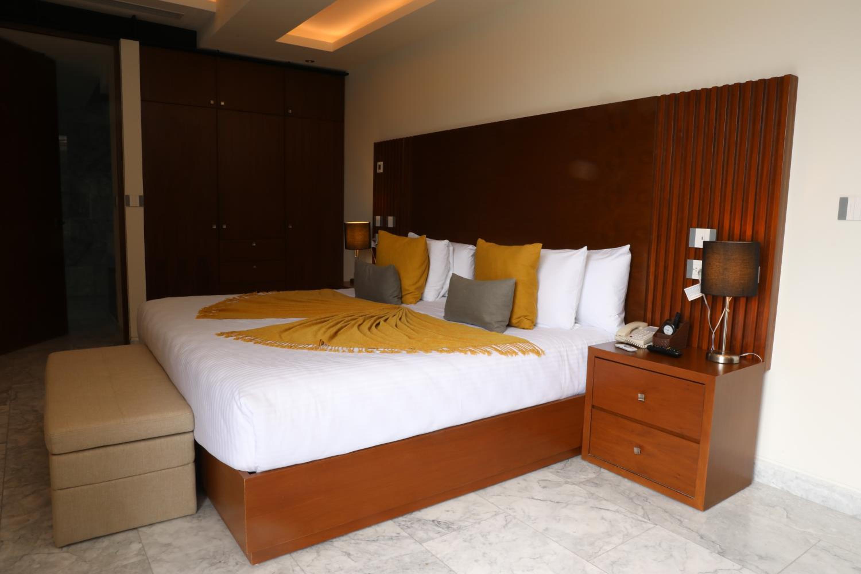 Master Suite With Bathtub photo 2