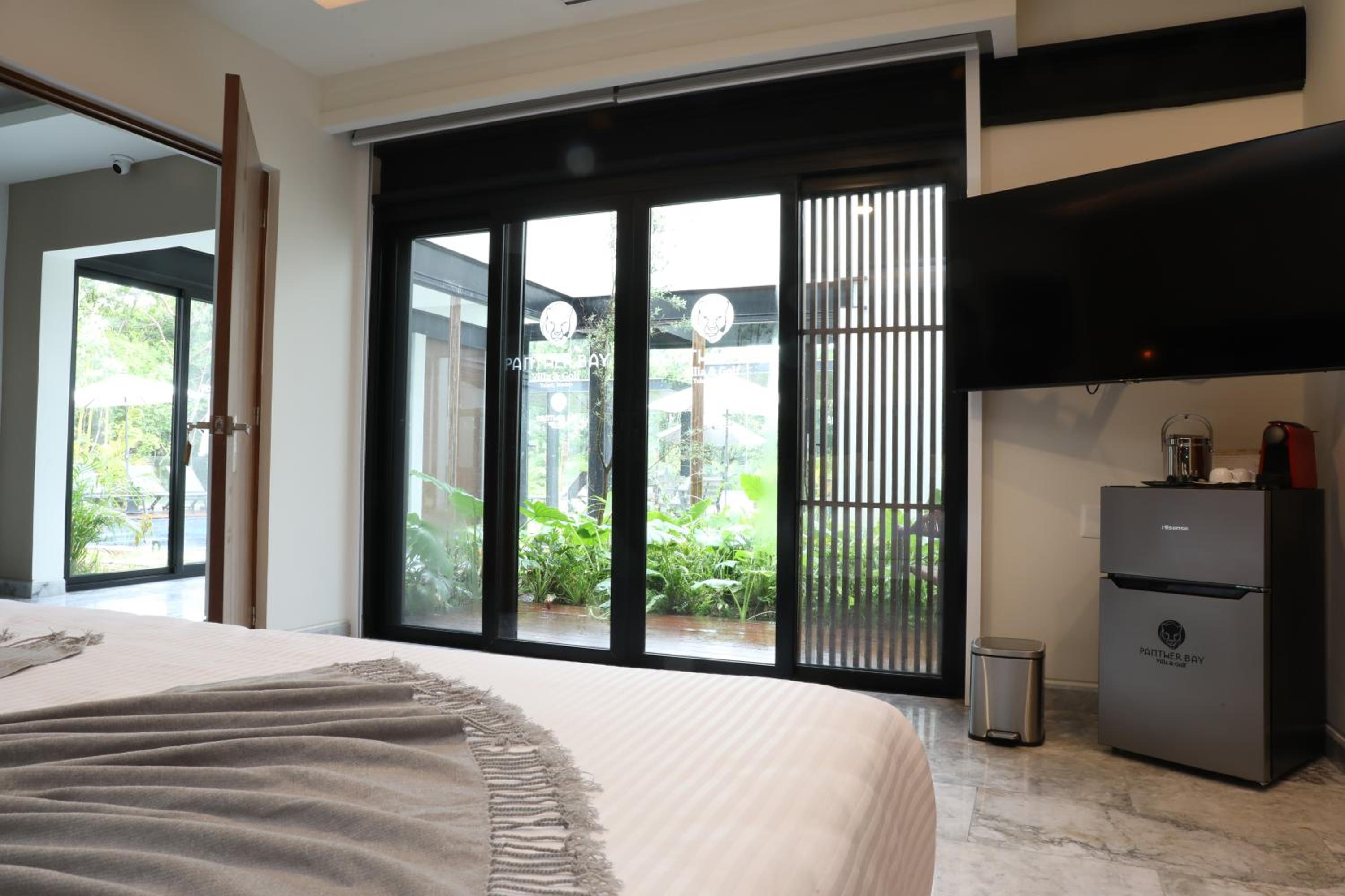 King Suite With Bathtub photo 3