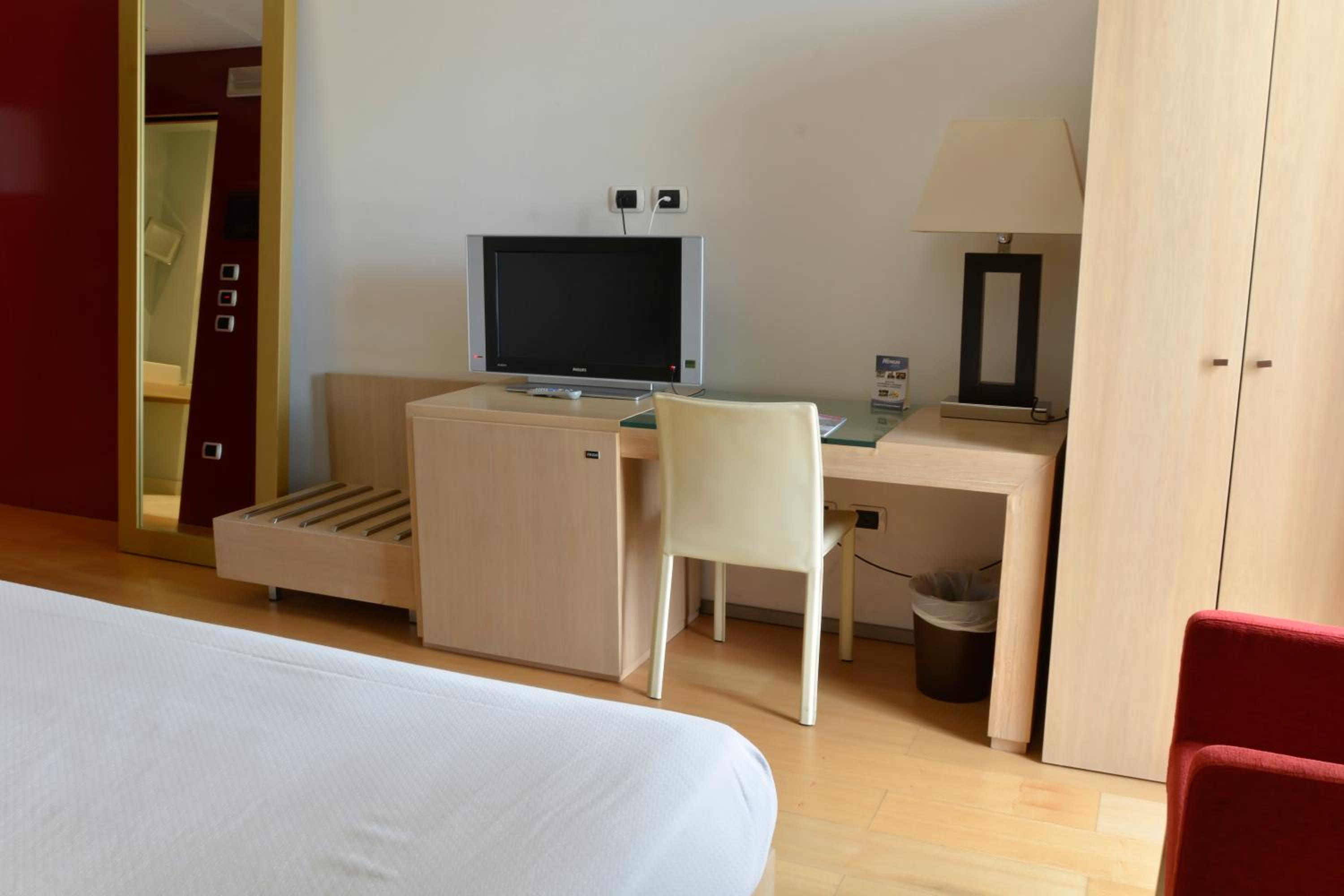 Superior Double or Twin Room - Photo 9