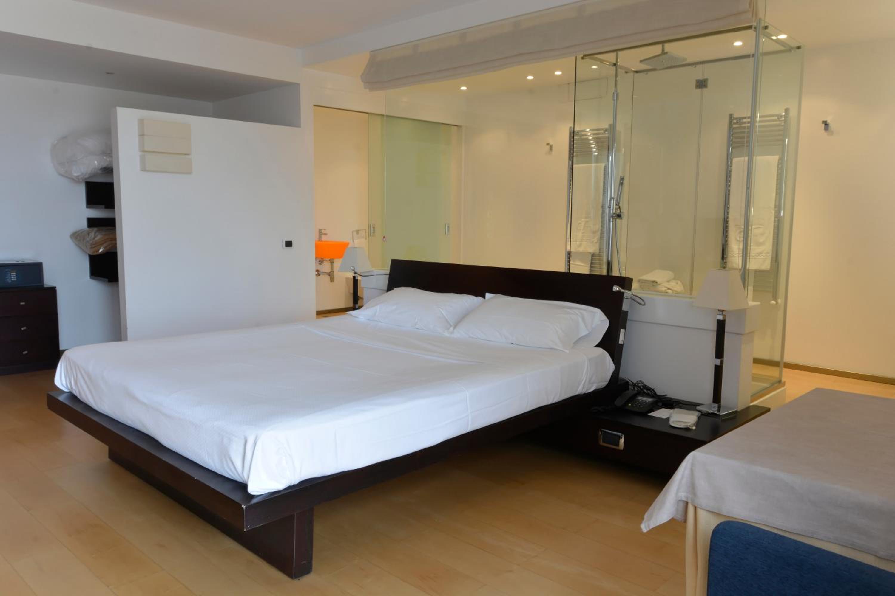 Executive Double Room - Photo 7