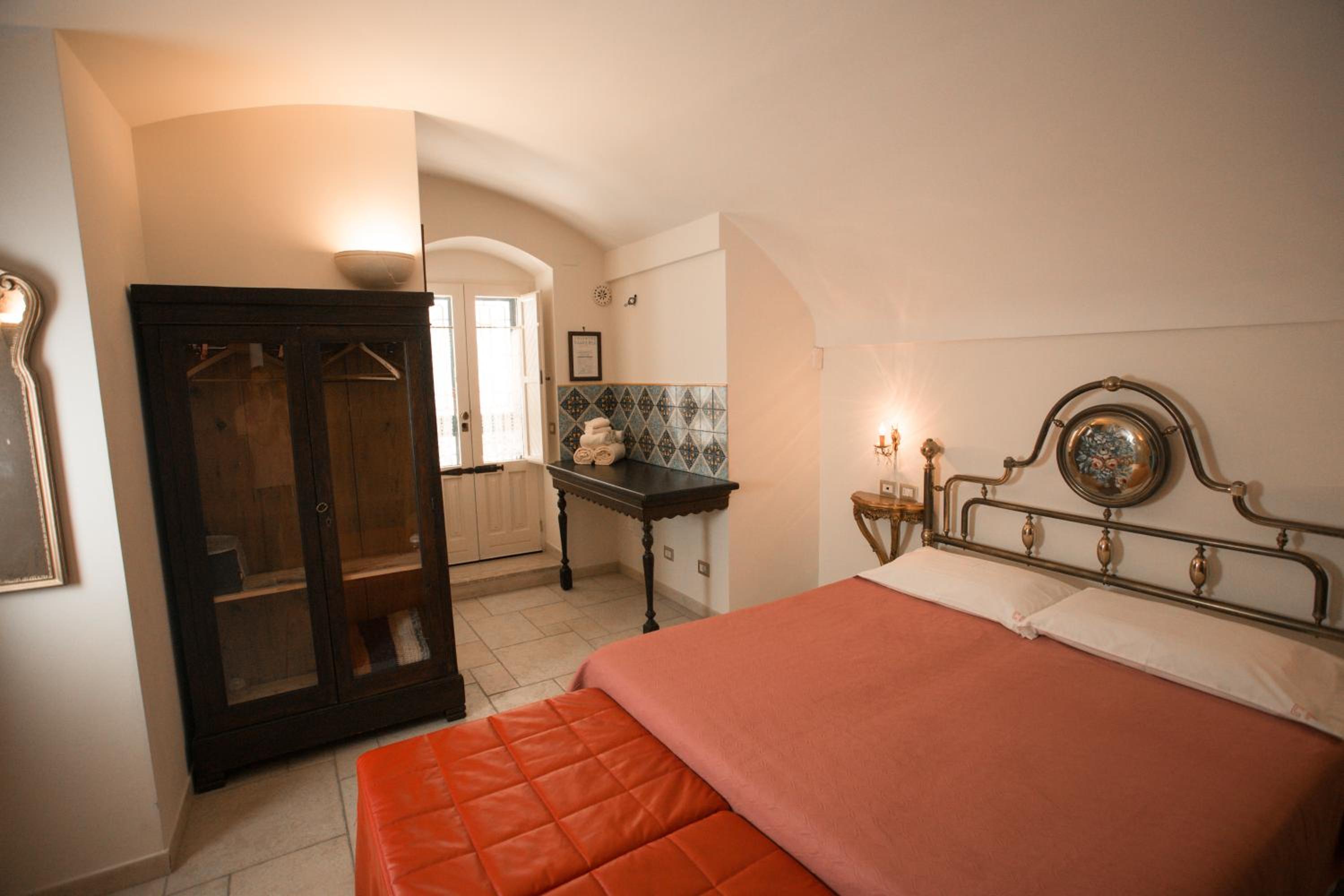 Double Room - Photo 9