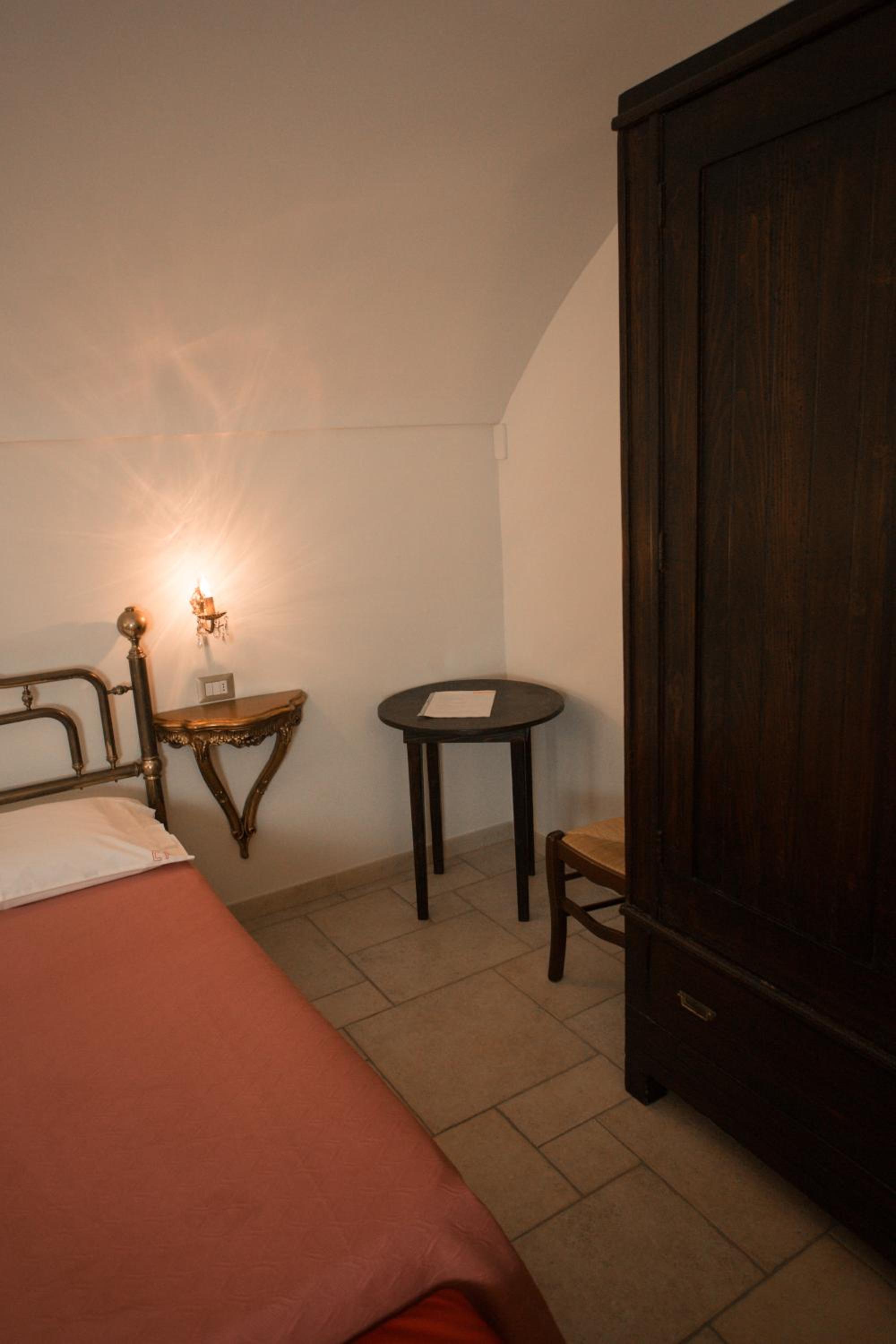 Double Room - Photo 3