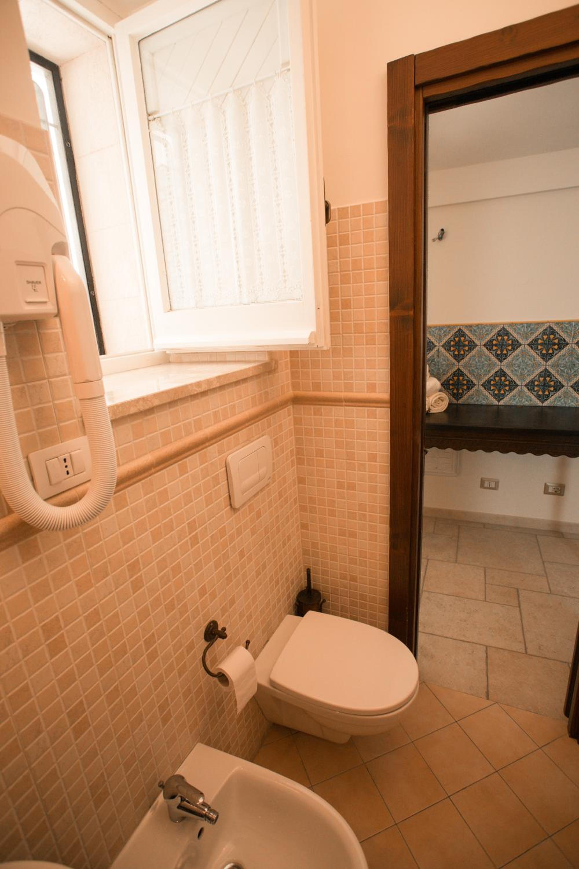 Double Room - Photo 4