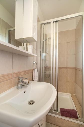 Budget Double Room photo 2