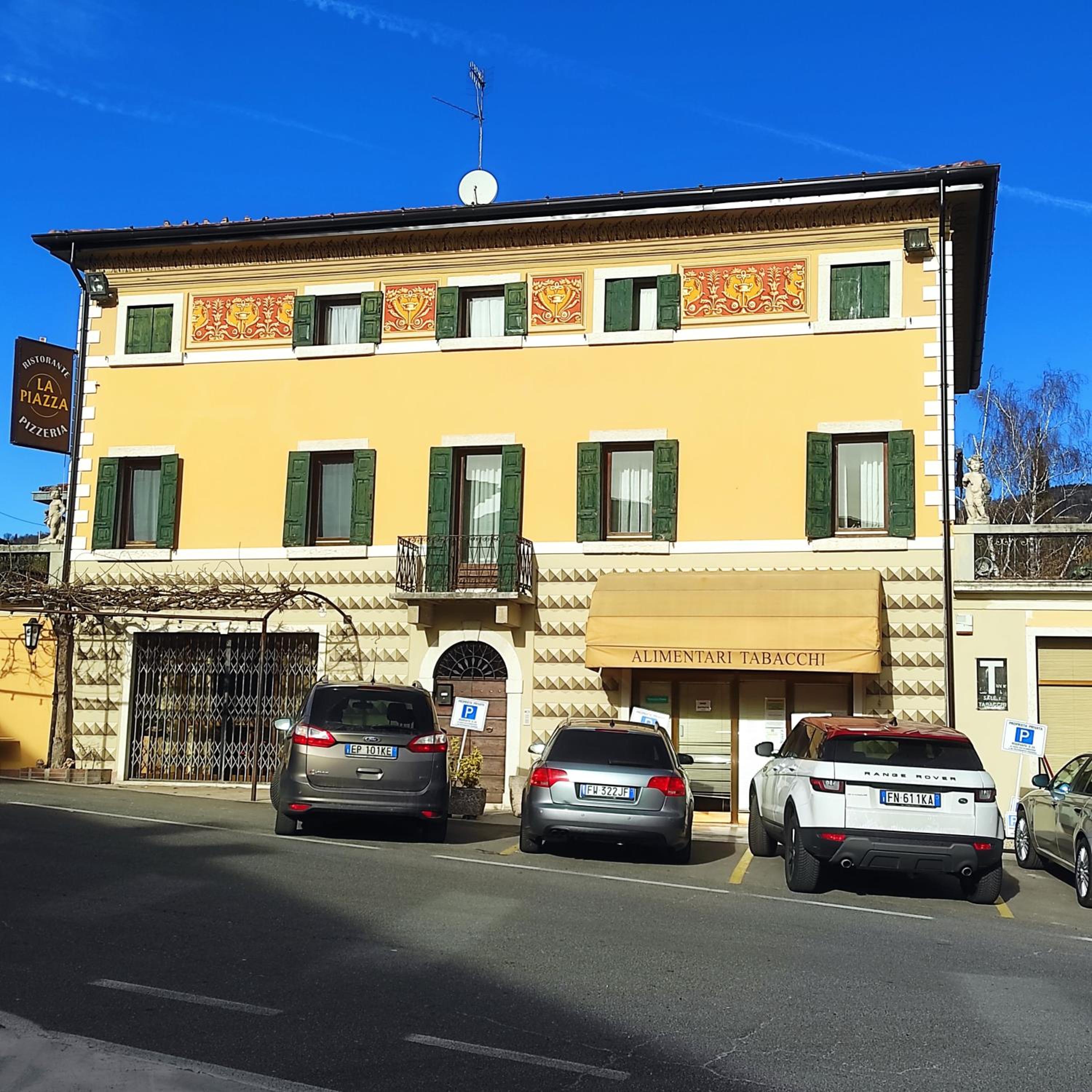 Three-Bedroom House photo 2