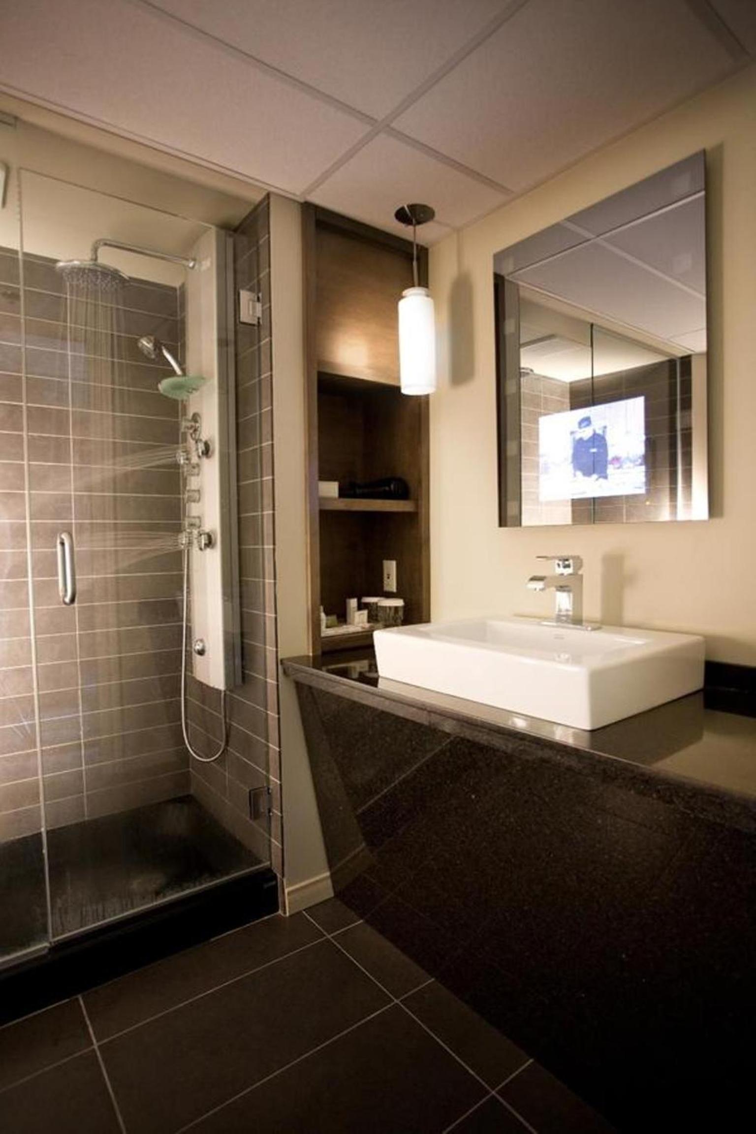 Executive King Room - Photo 19