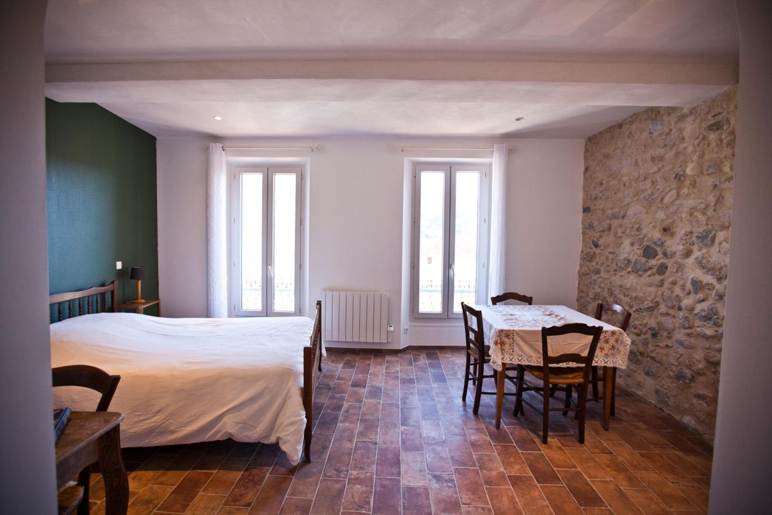 Quadruple Room with Private Bathroom - Photo 1