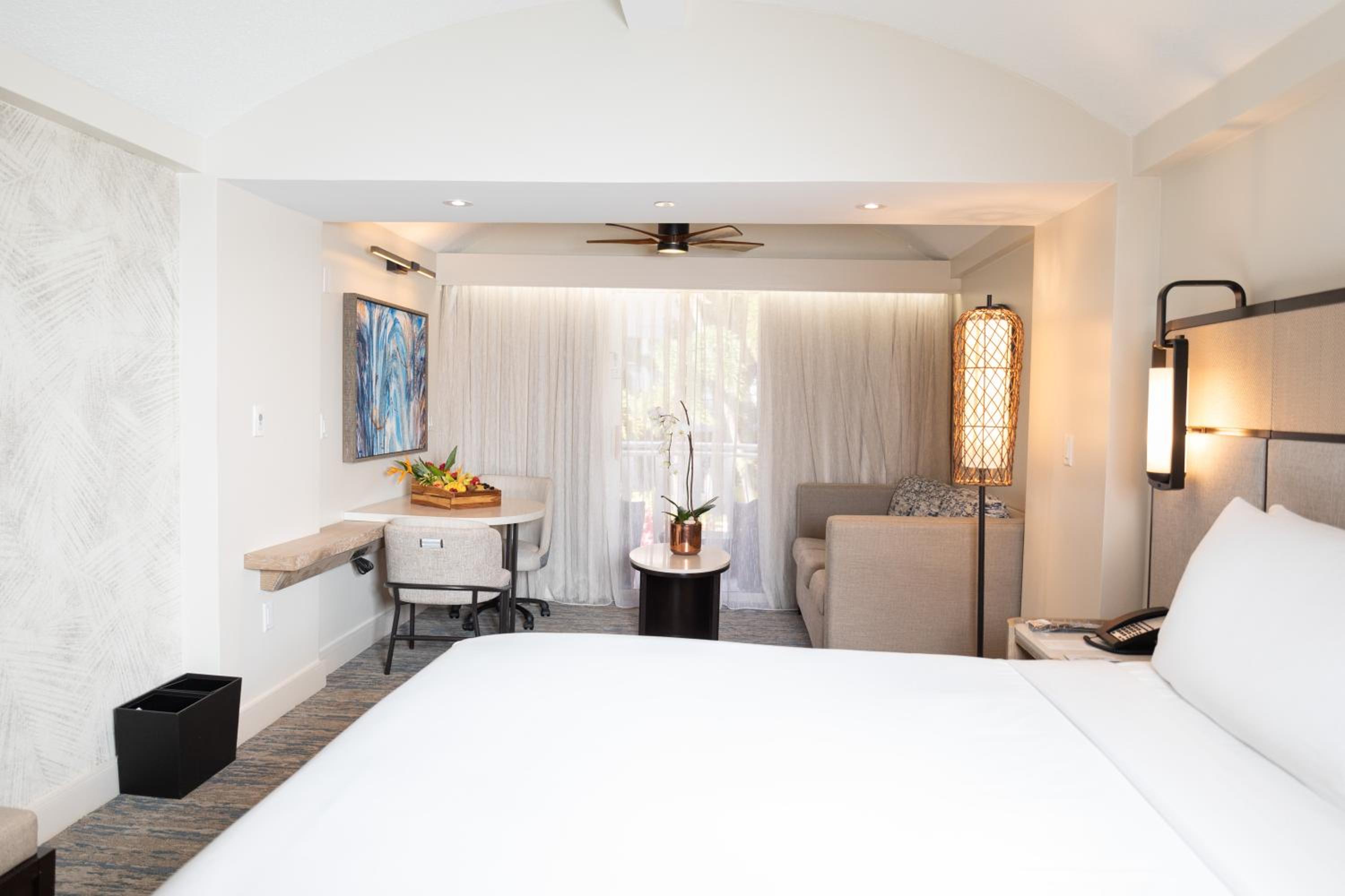 Club King Room with Balcony - Photo 7
