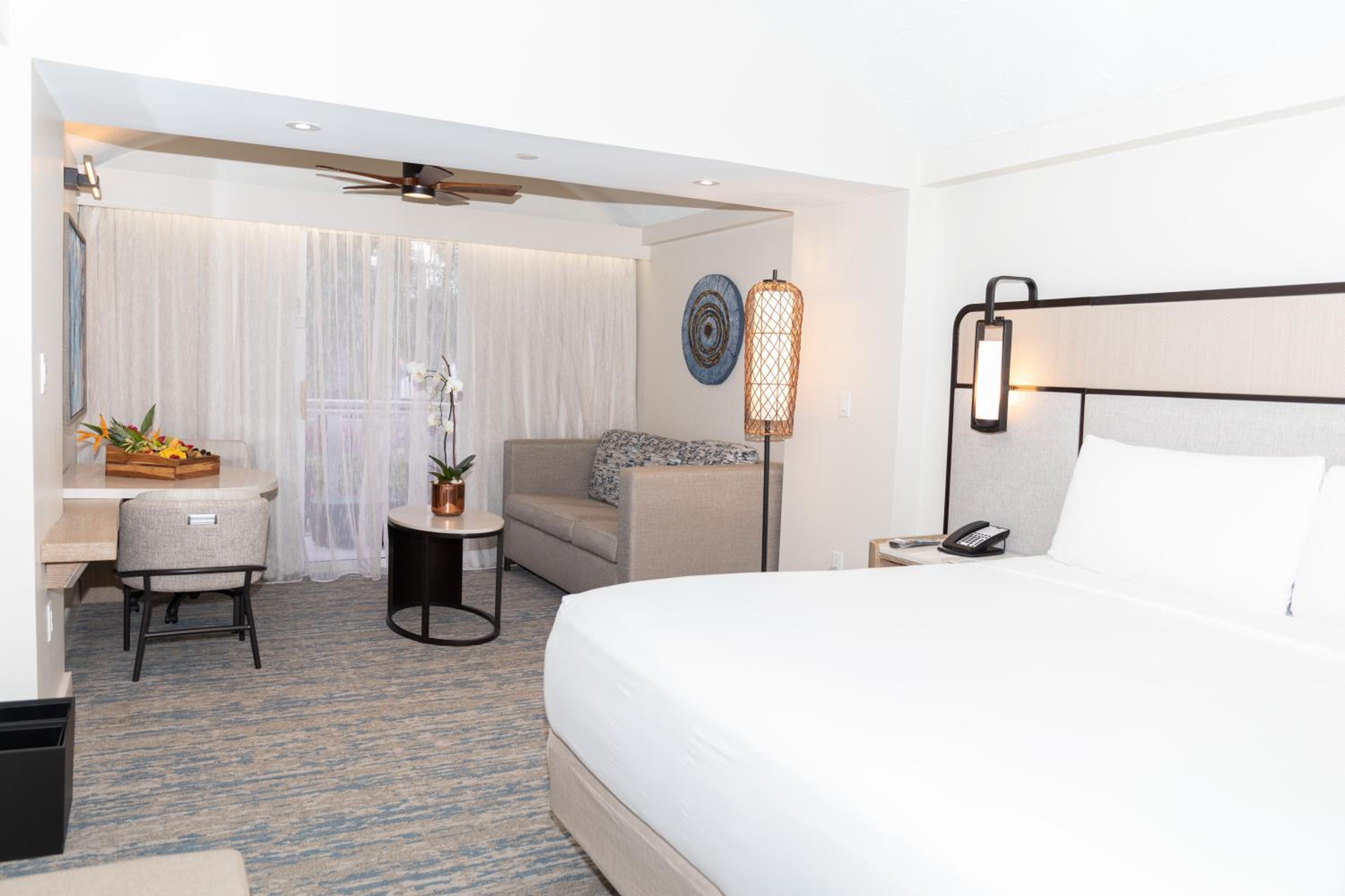 Club King Room with Balcony - Photo 6