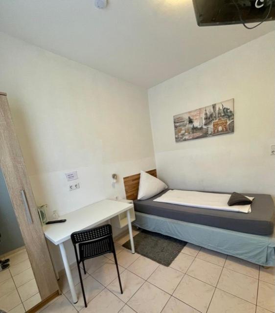 Single Room photo 2