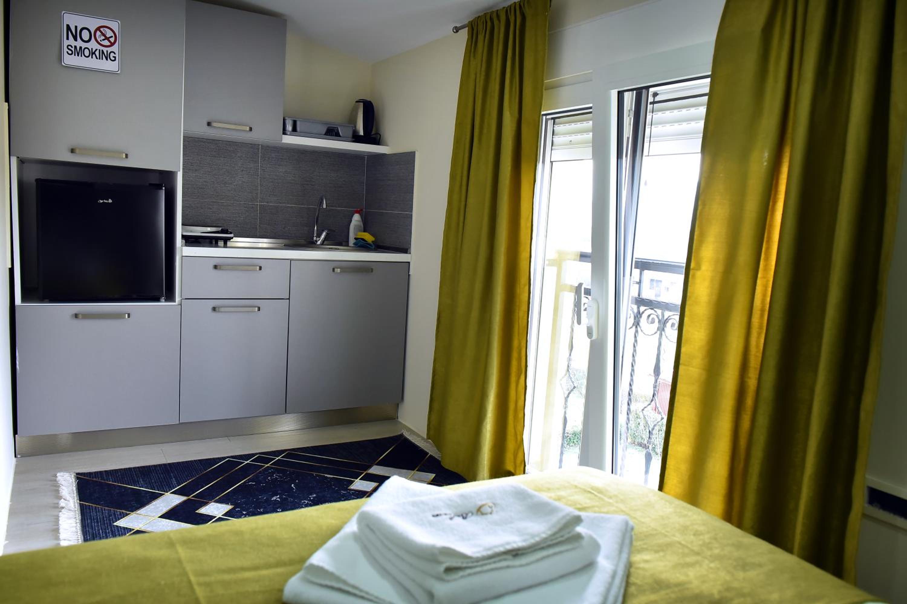 One-Bedroom Apartment - Photo 6