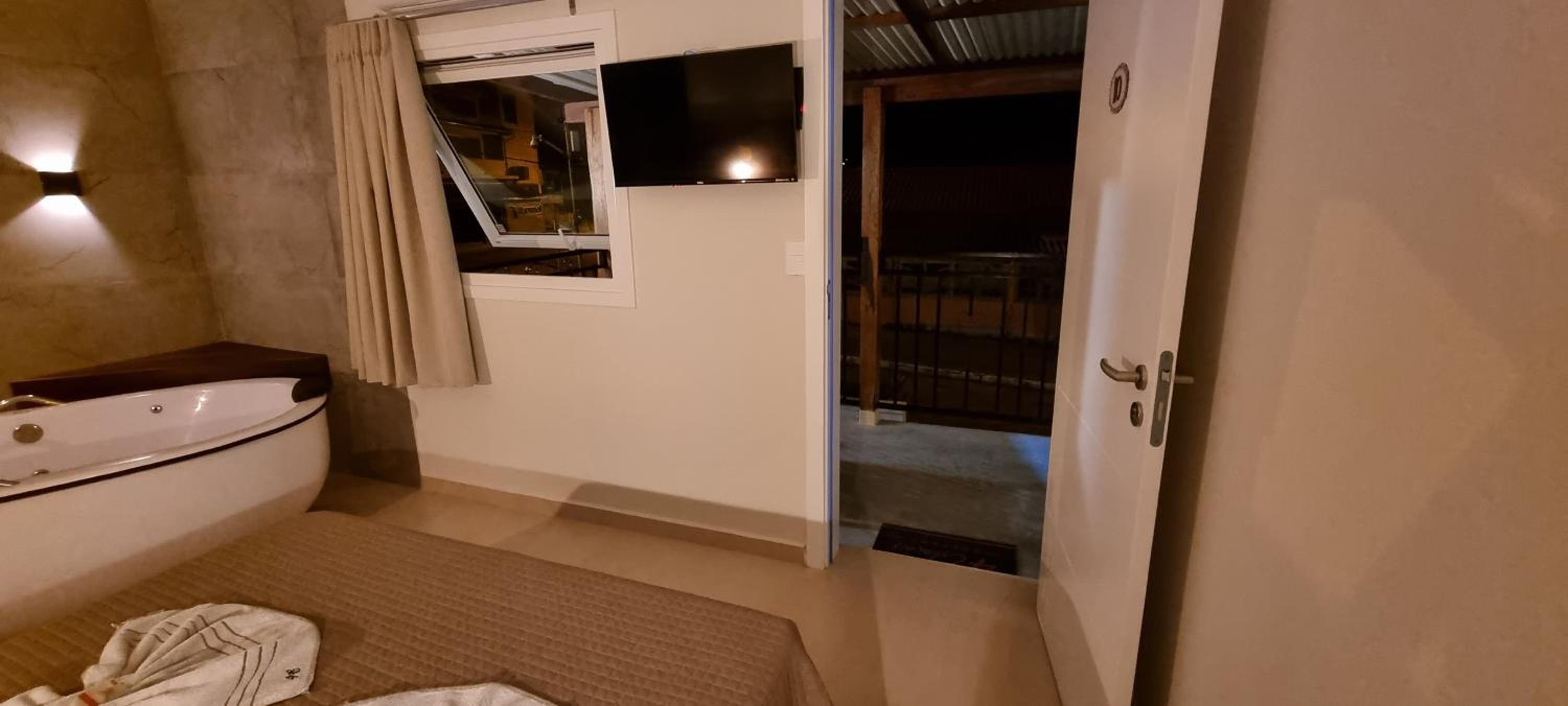 Deluxe Double Room with Bath photo 1