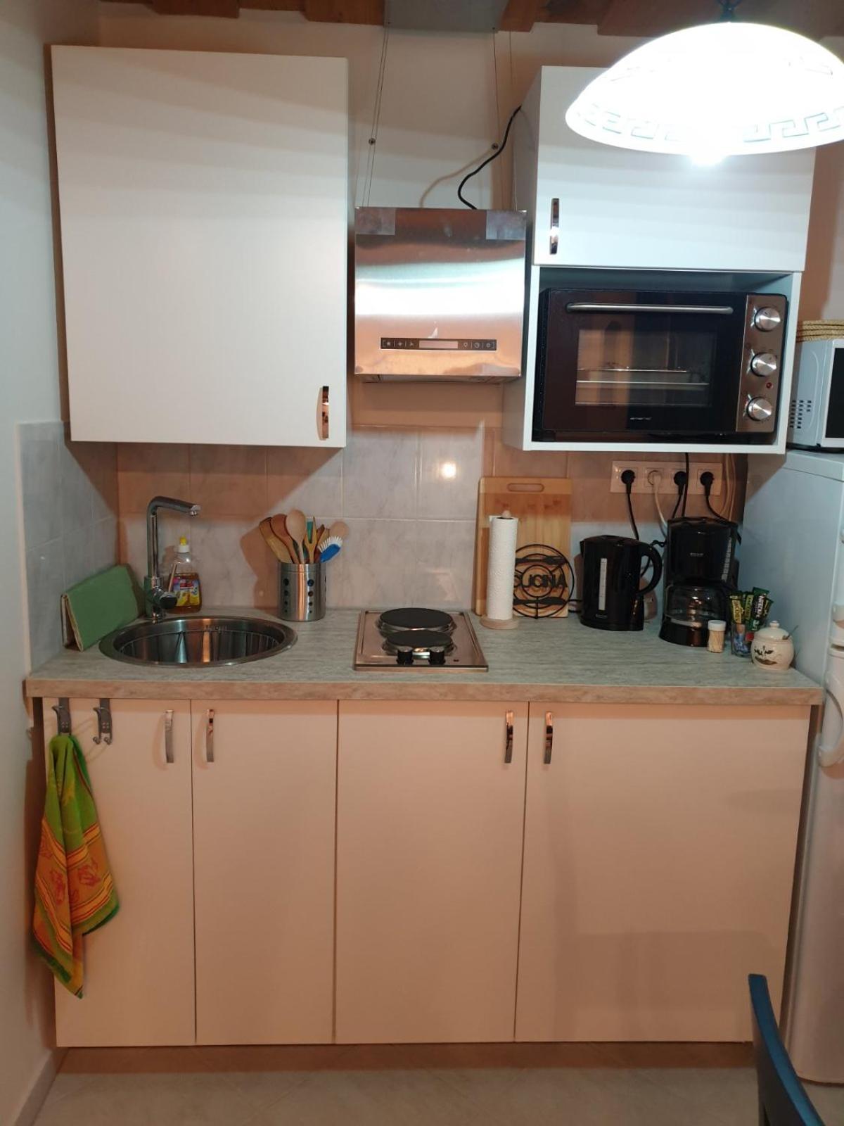 One-Bedroom Apartment - Photo 2