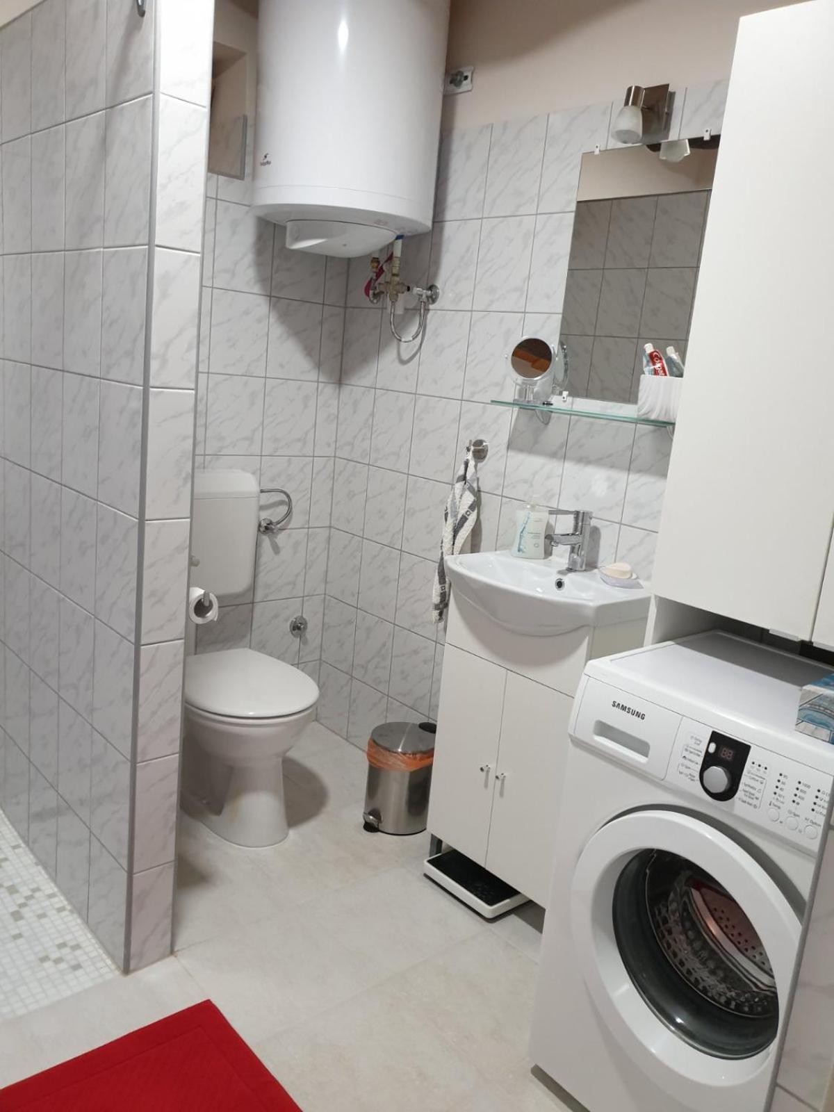 One-Bedroom Apartment - Photo 5