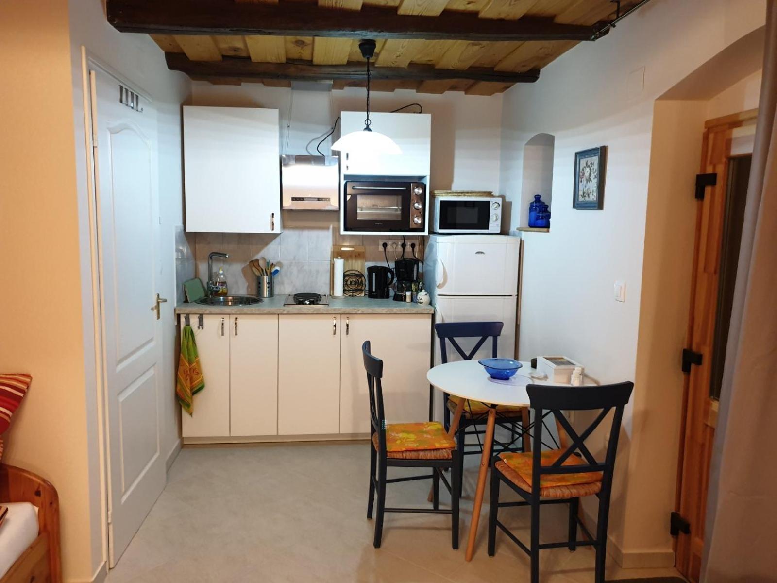 One-Bedroom Apartment - Photo 6