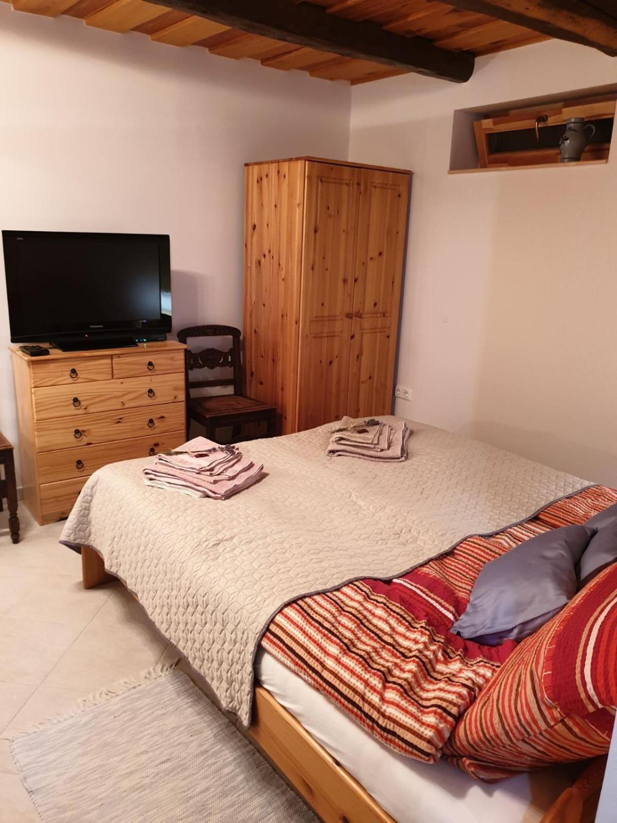 One-Bedroom Apartment - Photo 7