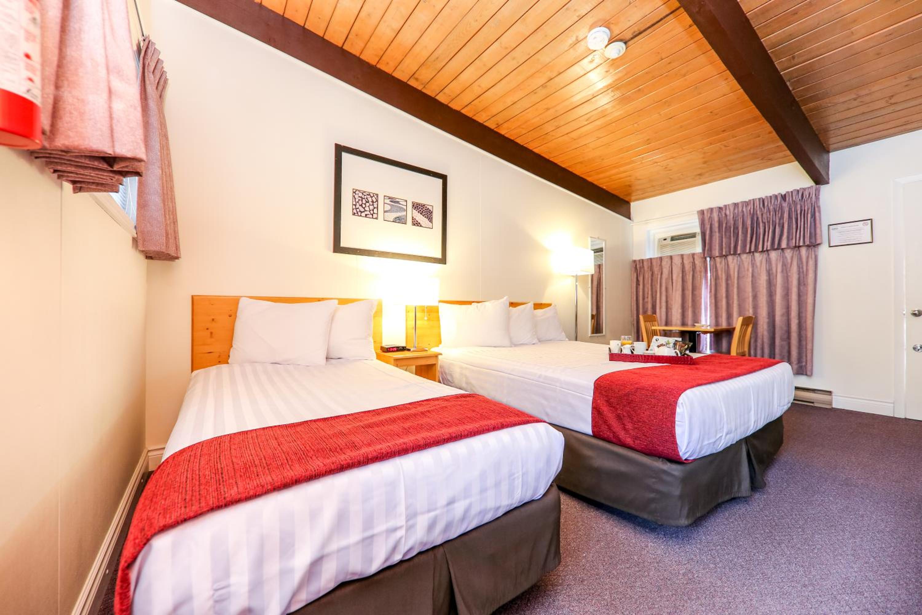 Deluxe Double Room with Bath Pet friendly photo 1