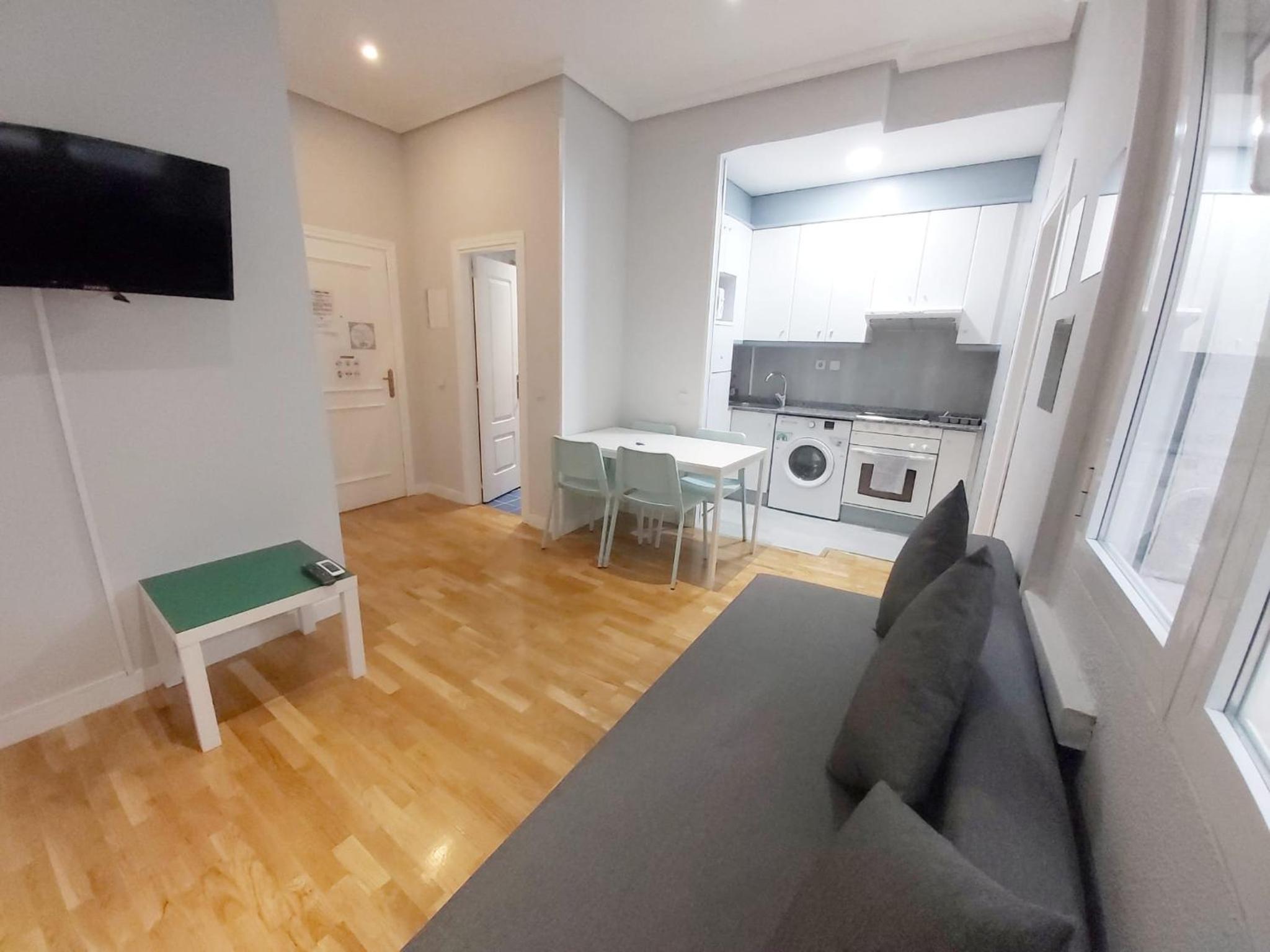 One-Bedroom Apartment photo 1