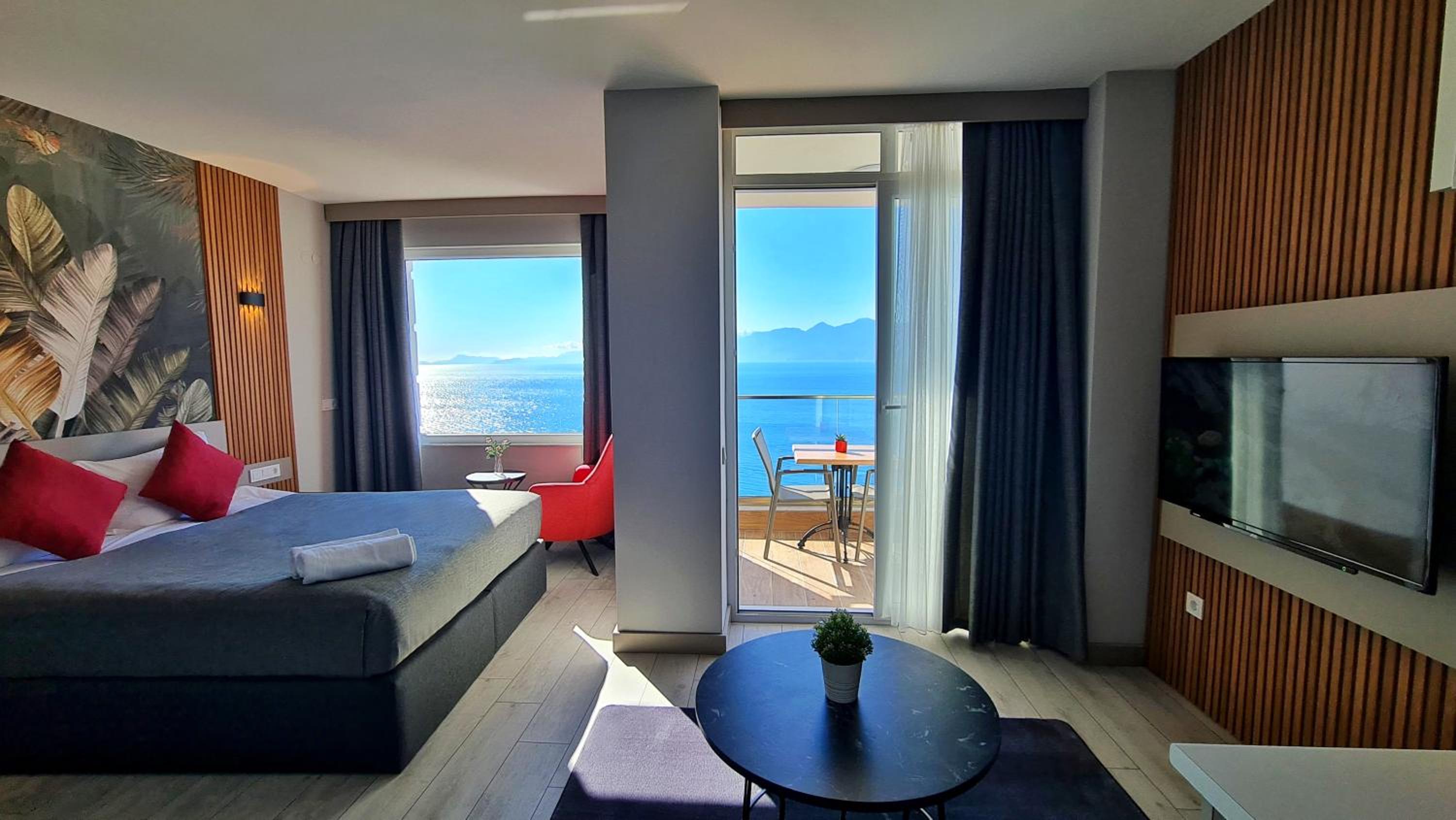 Double Room with Balcony and Sea View