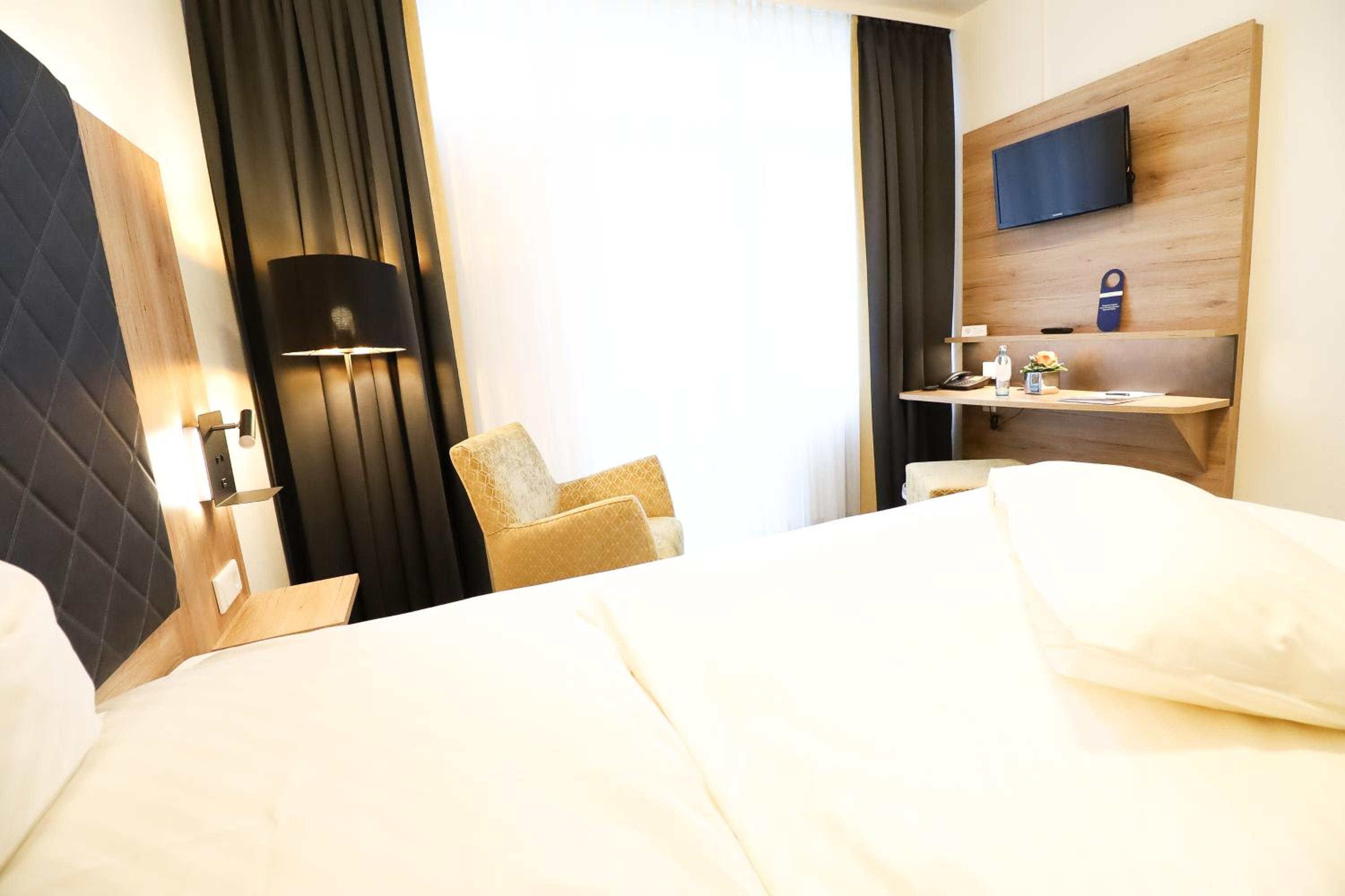 Single Room with Balcony photo 2
