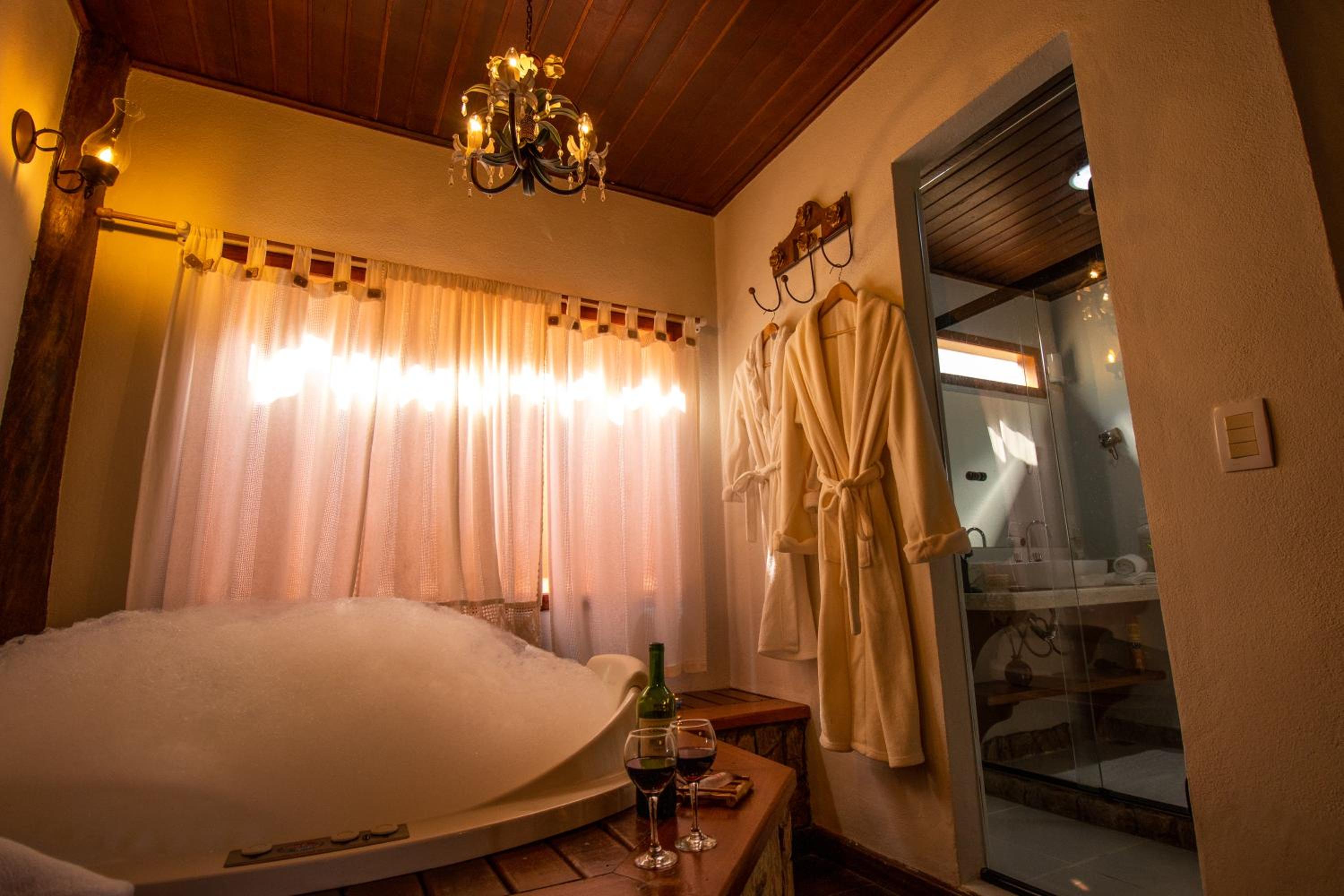 King Room with Spa Bath photo 3