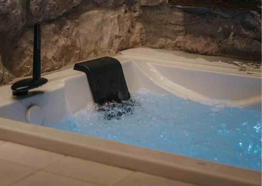 Deluxe Suite with Spa Bath - Photo 5