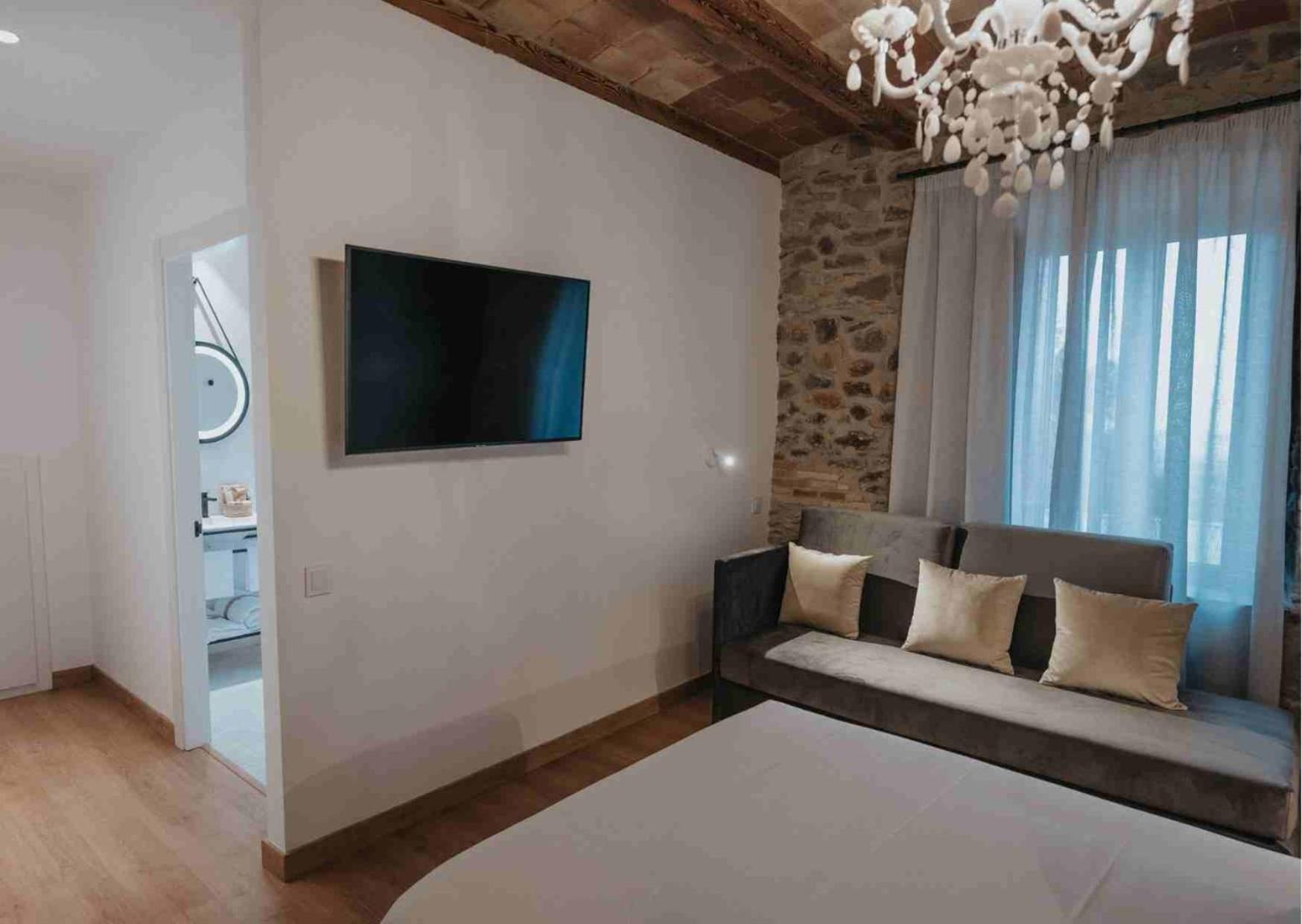 Executive Suite - Photo 4