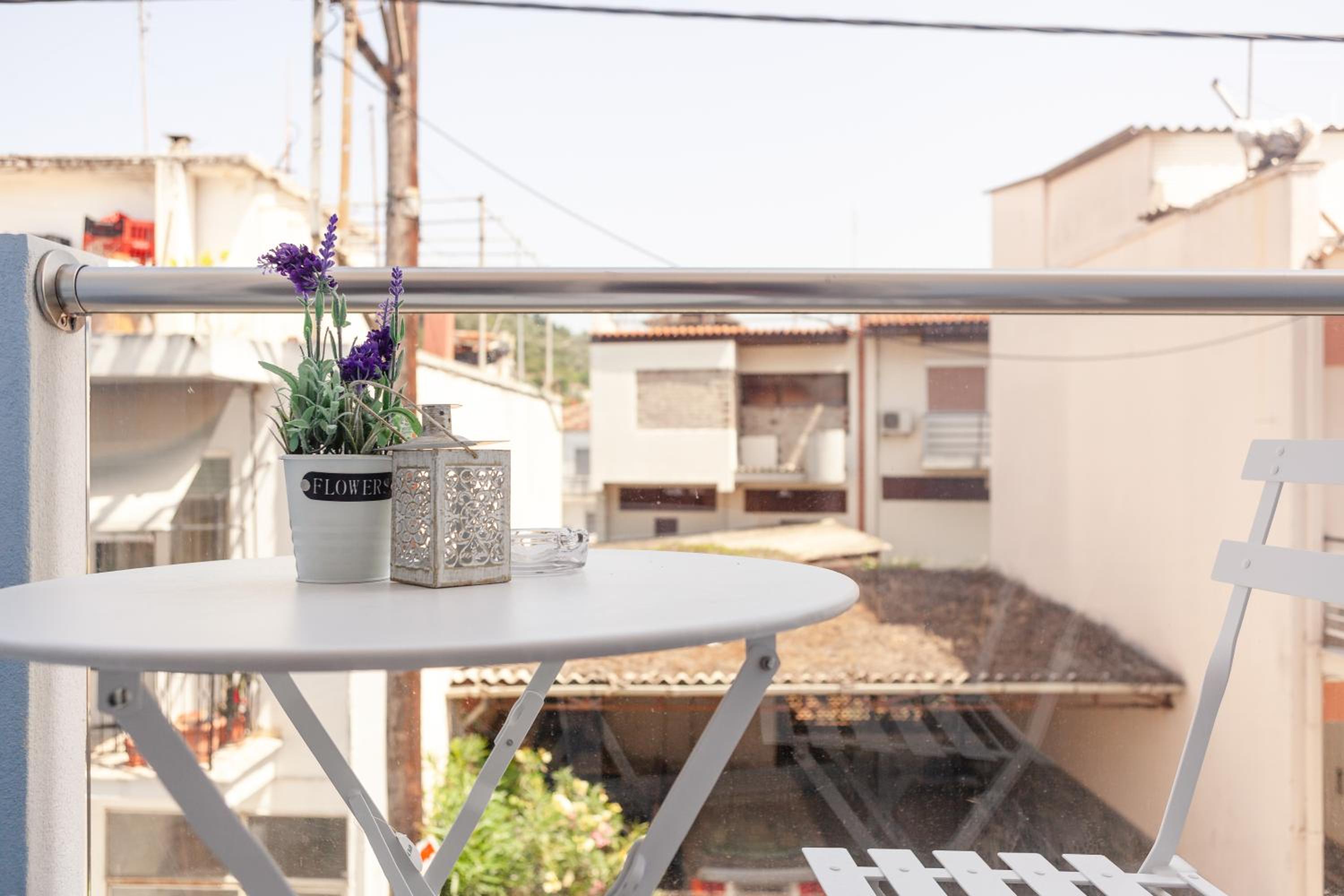Studio Apartment - Photo 4