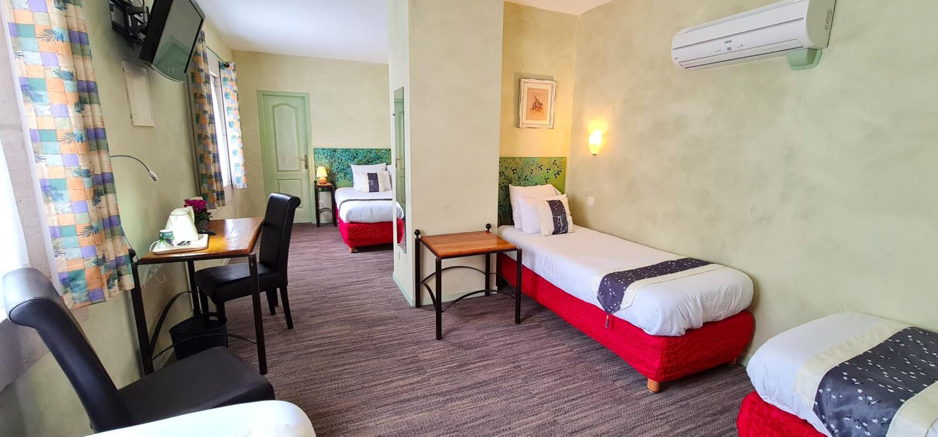Quintuple Room