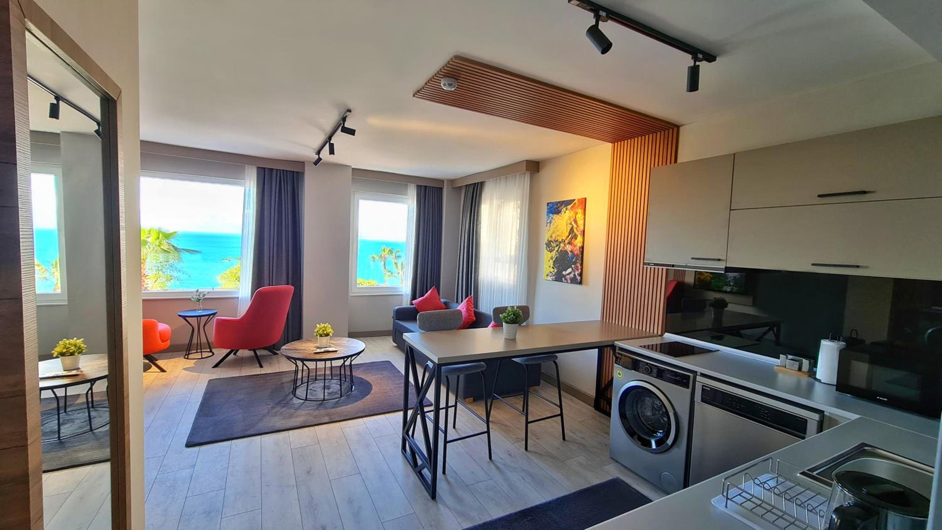Superior Suite with Partial Sea View