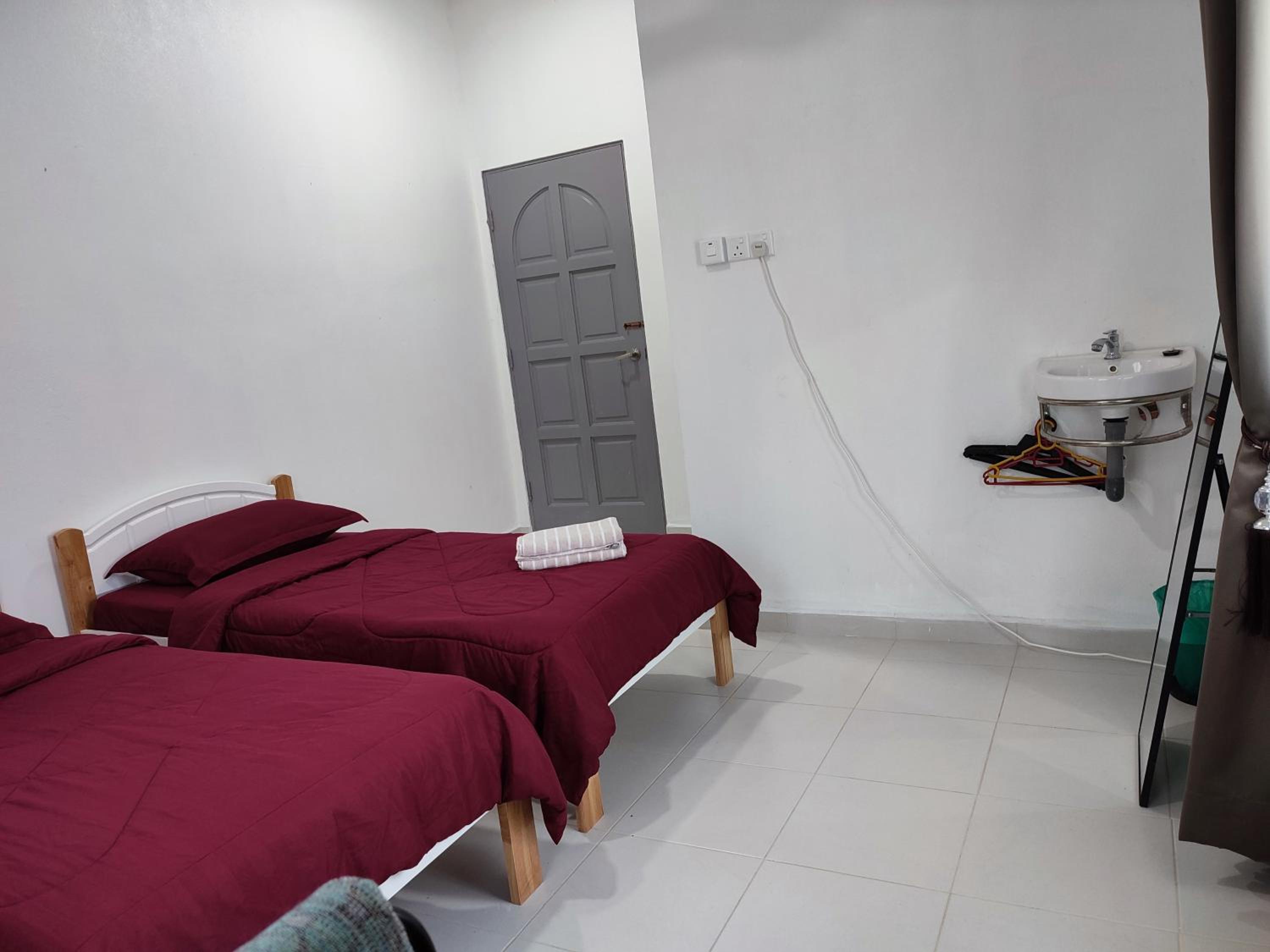 Twin Room - Photo 6