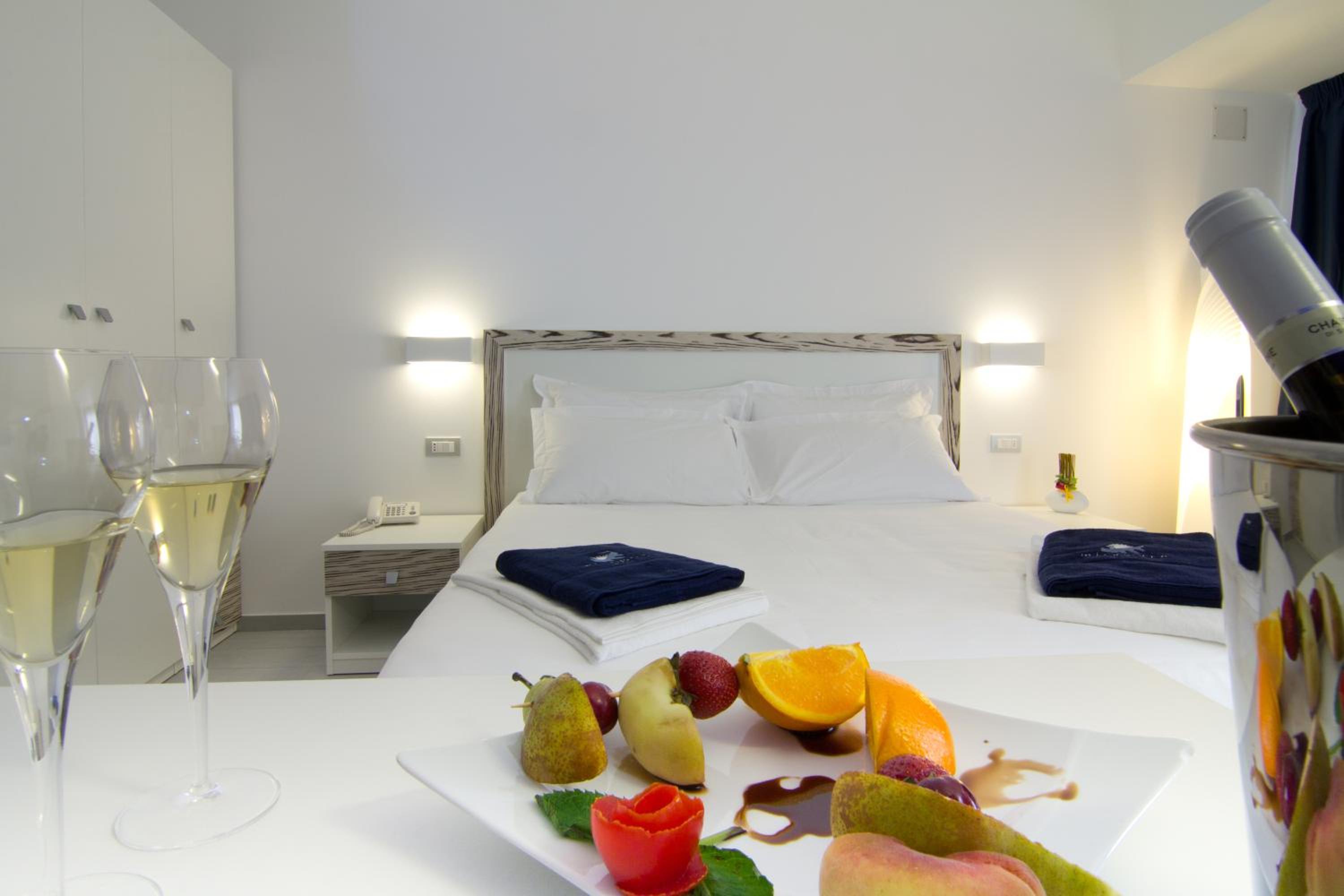 Standard Double Room with Balcony - Photo 2