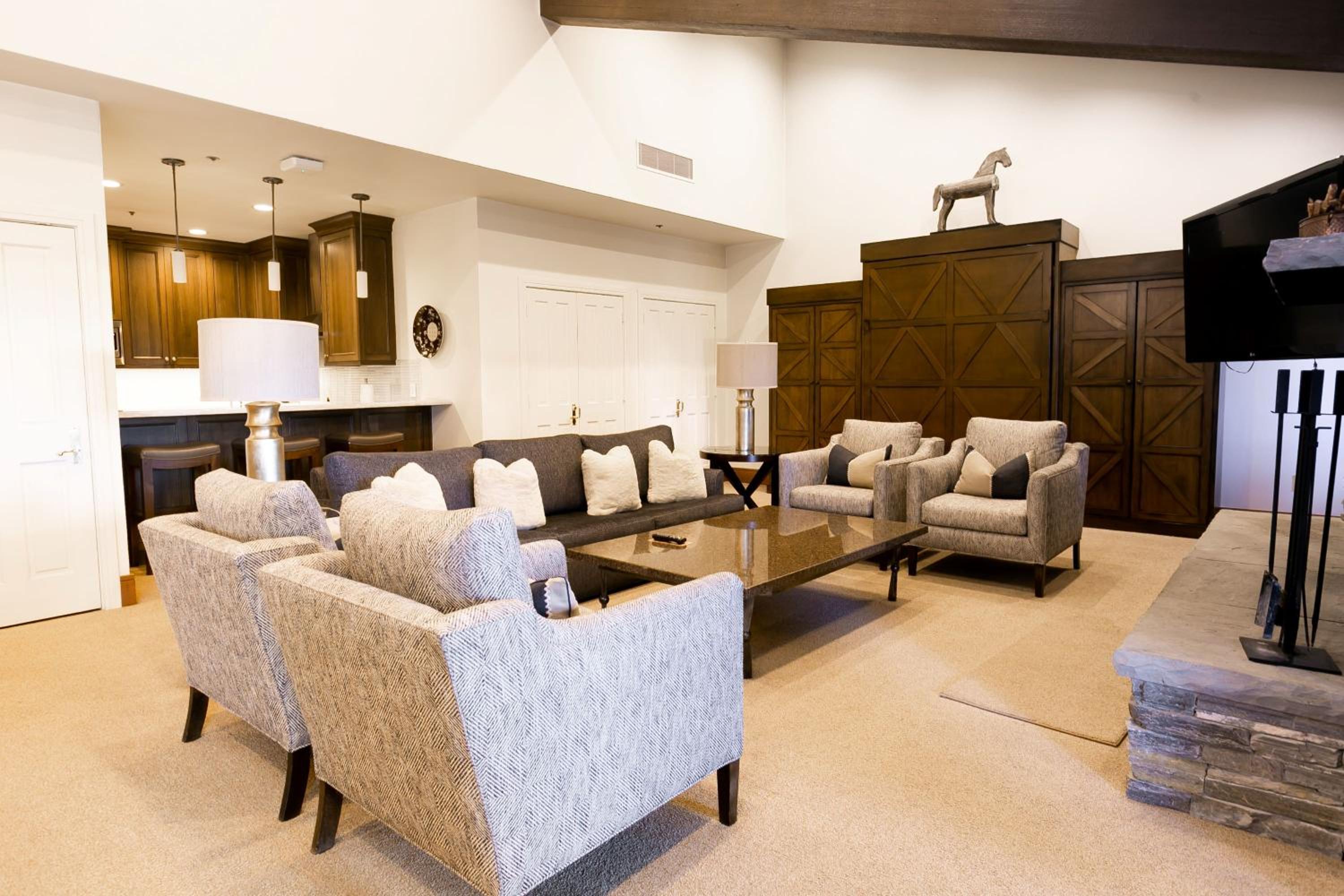 Luxury Four Bedroom Townhouse with Hot Tub