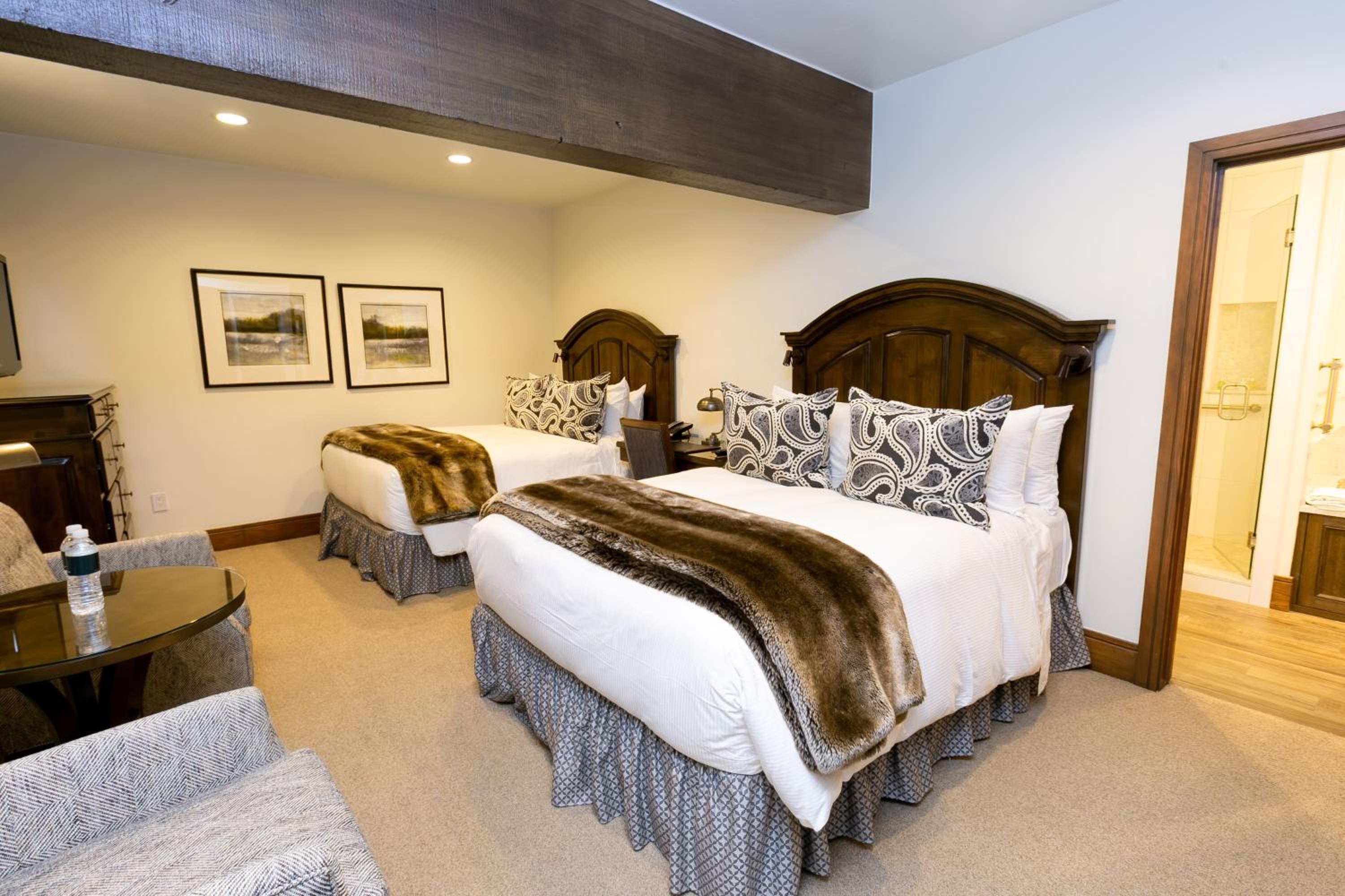 Luxury 4 bedroom Townhouse with Hot tub unit