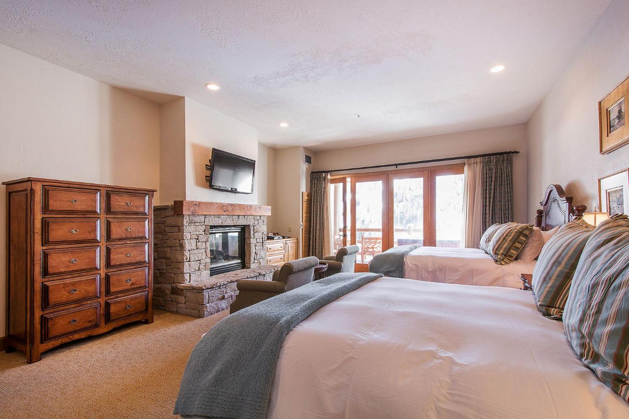 Luxury Two Queen Room with Hot Tub - Photo 1