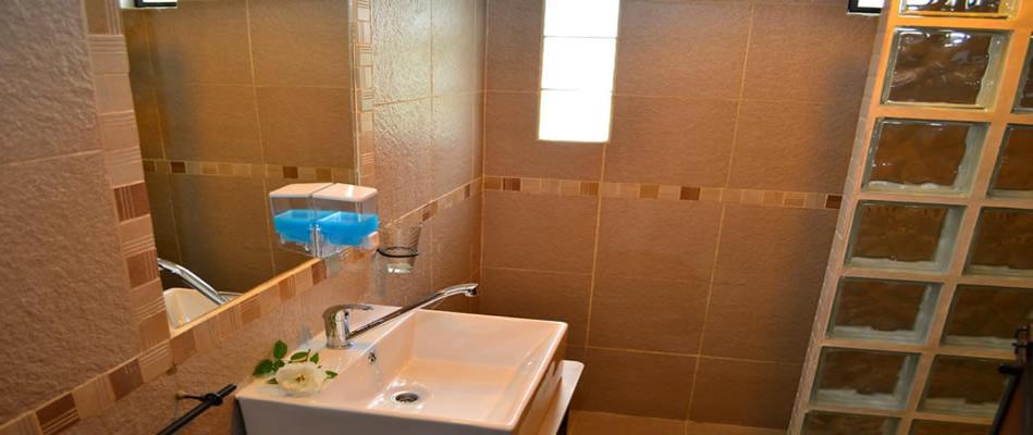 Bungalow (2 Adults) photo 2