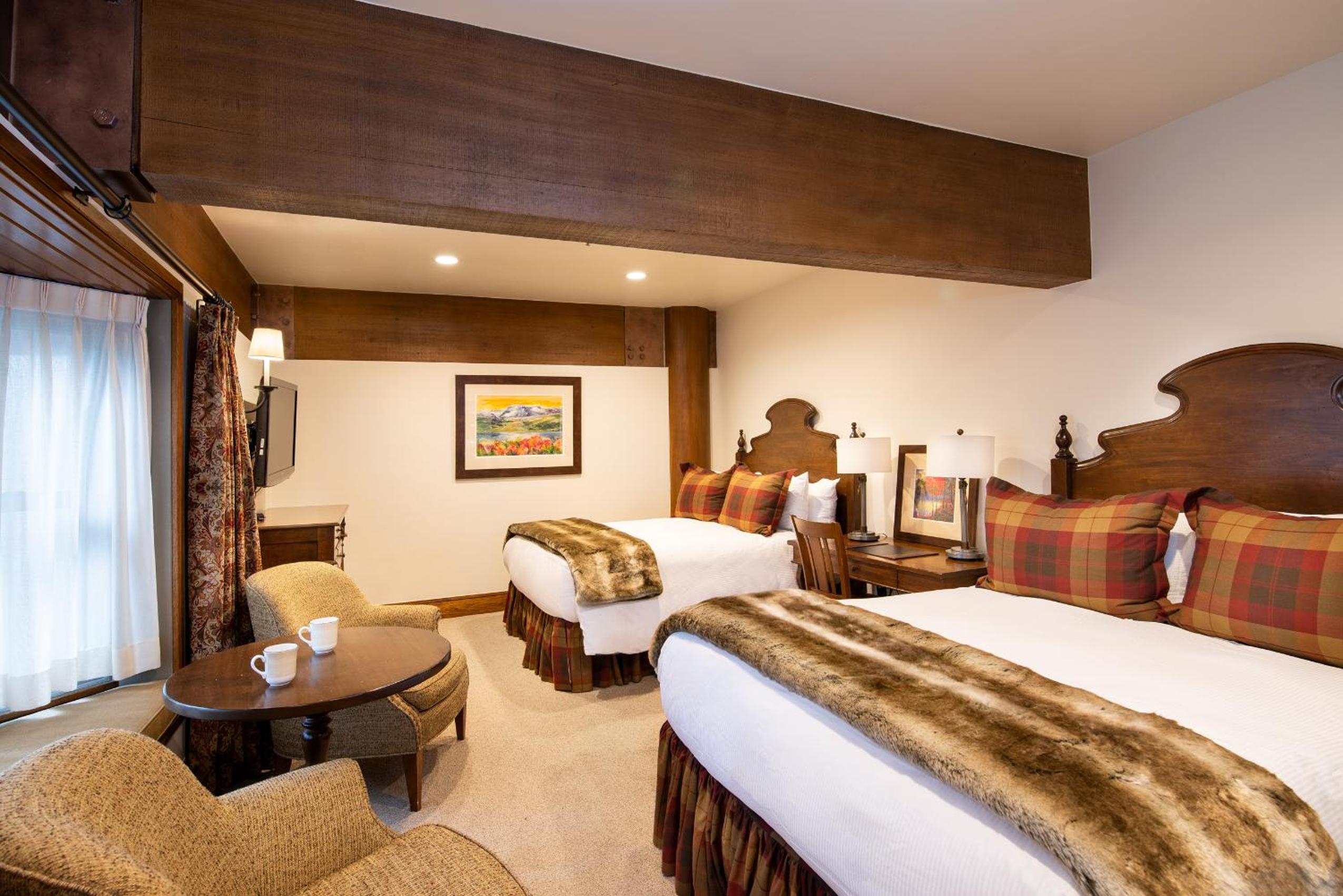 Luxury Three Bedroom Suite with Two Hot Tubs - Photo 2