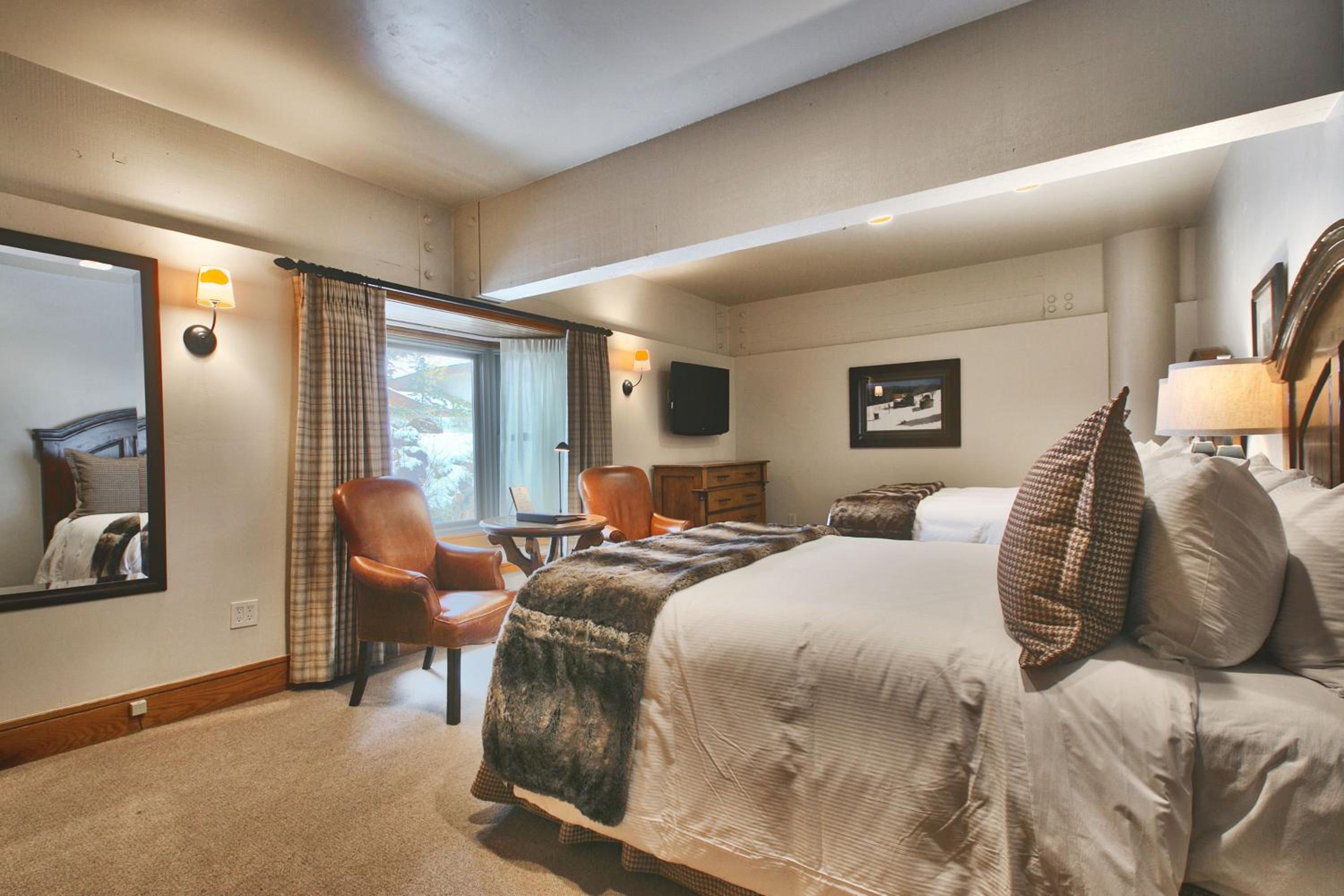 Luxury Two Bedroom Suite with Hot Tub - Photo 6