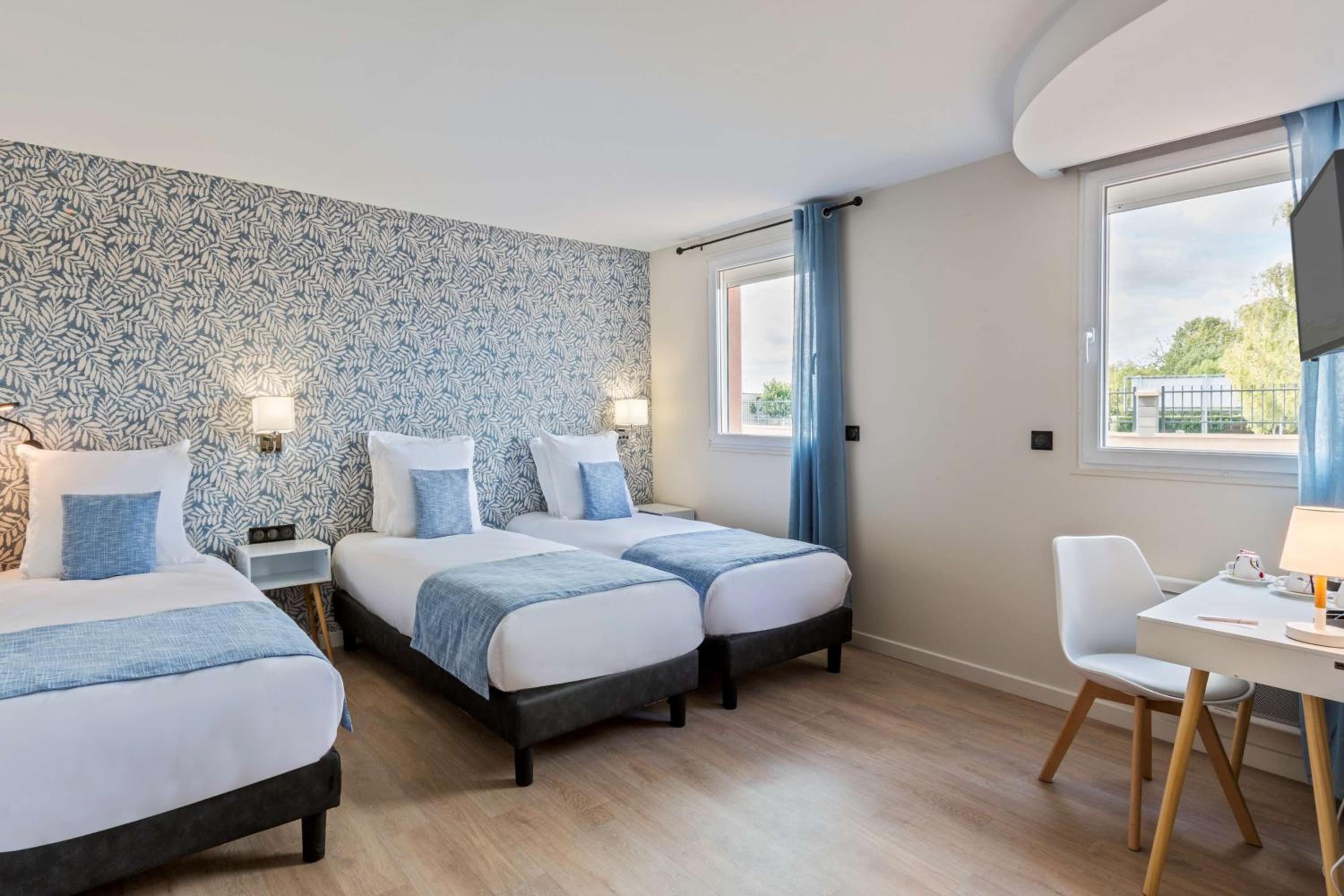Classic Triple Room with Three Single Beds