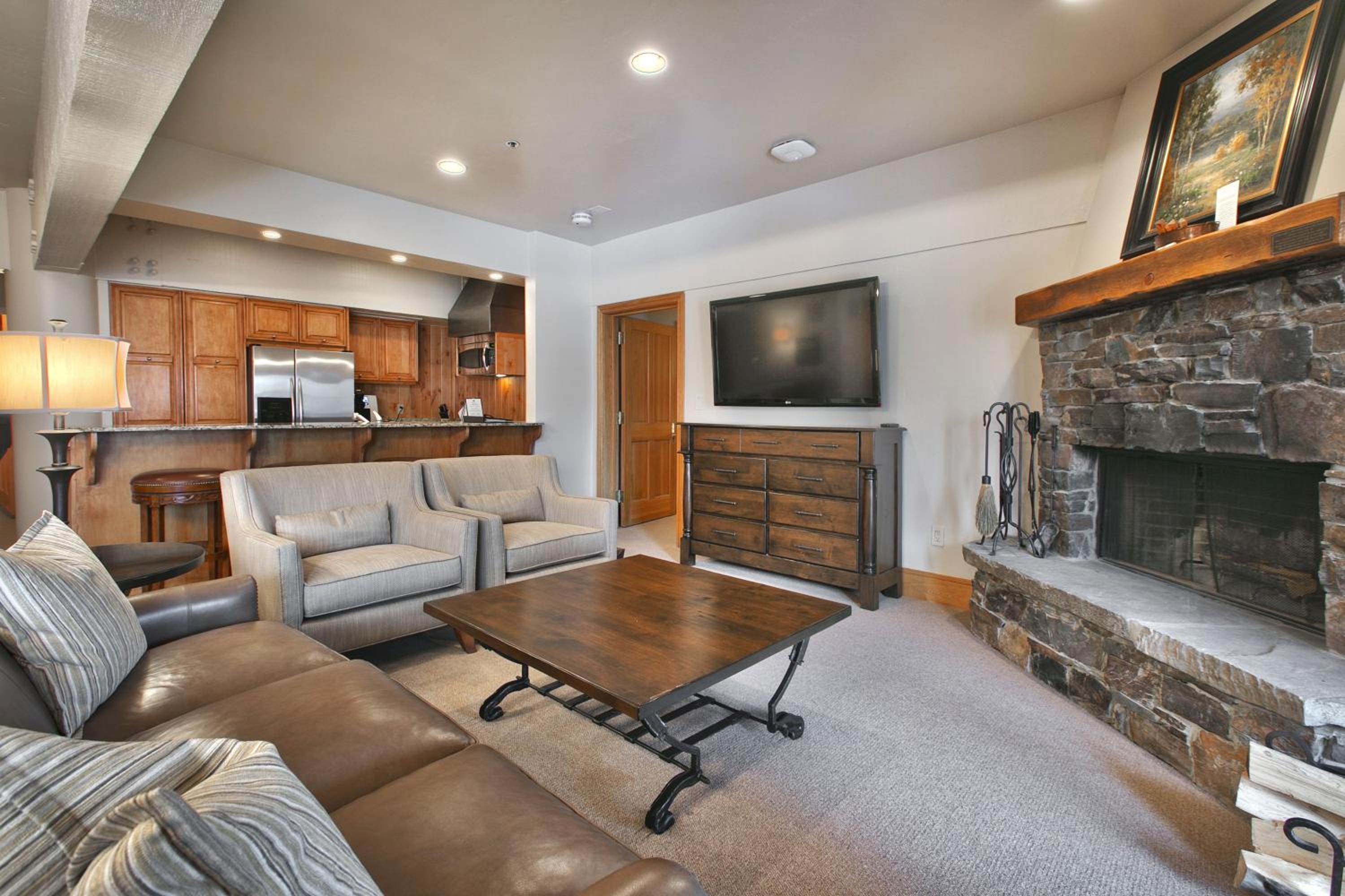 Luxury Two Bedroom Suite with Hot Tub - Photo 1