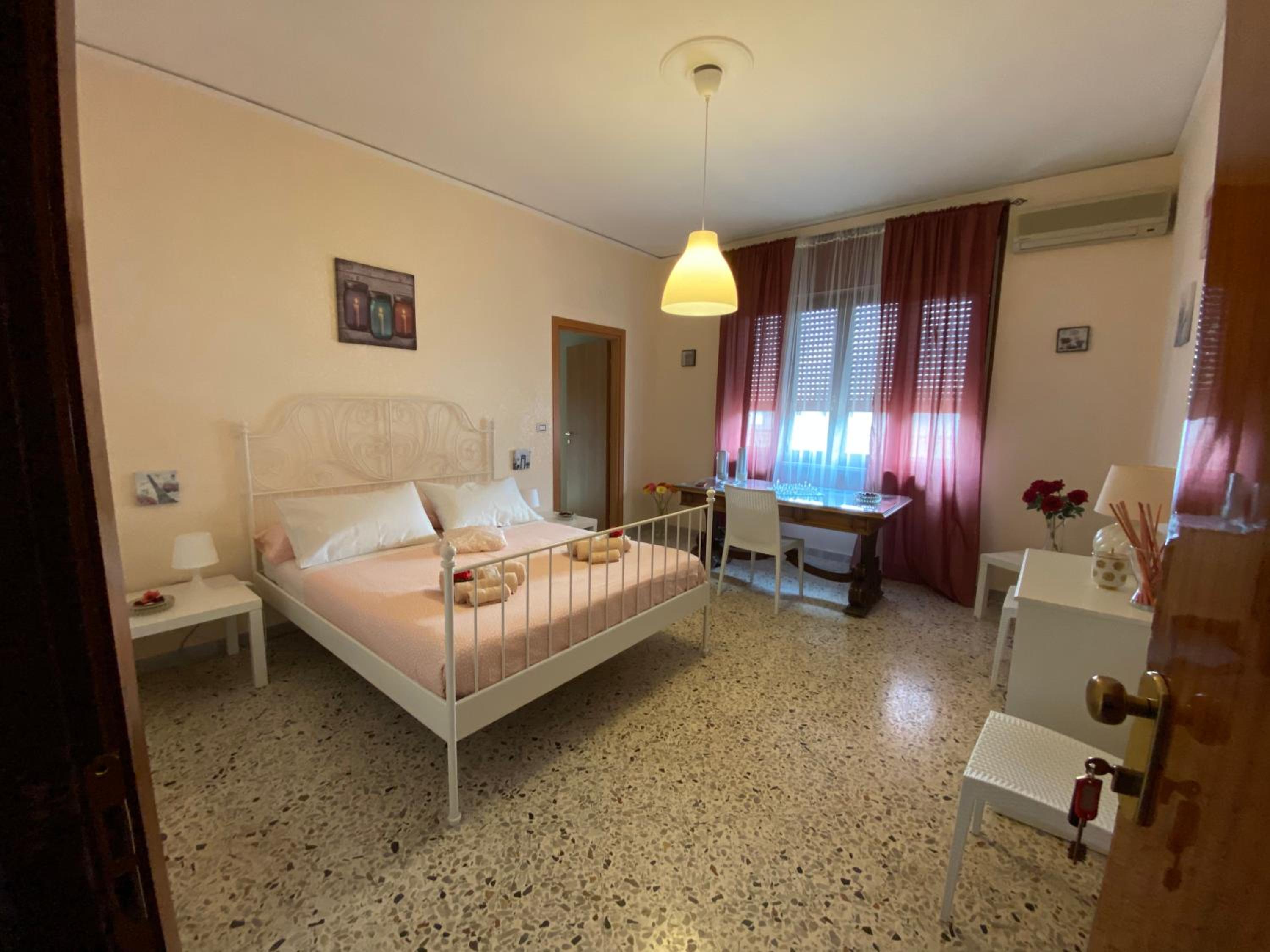 One-Bedroom Apartment - Photo 4