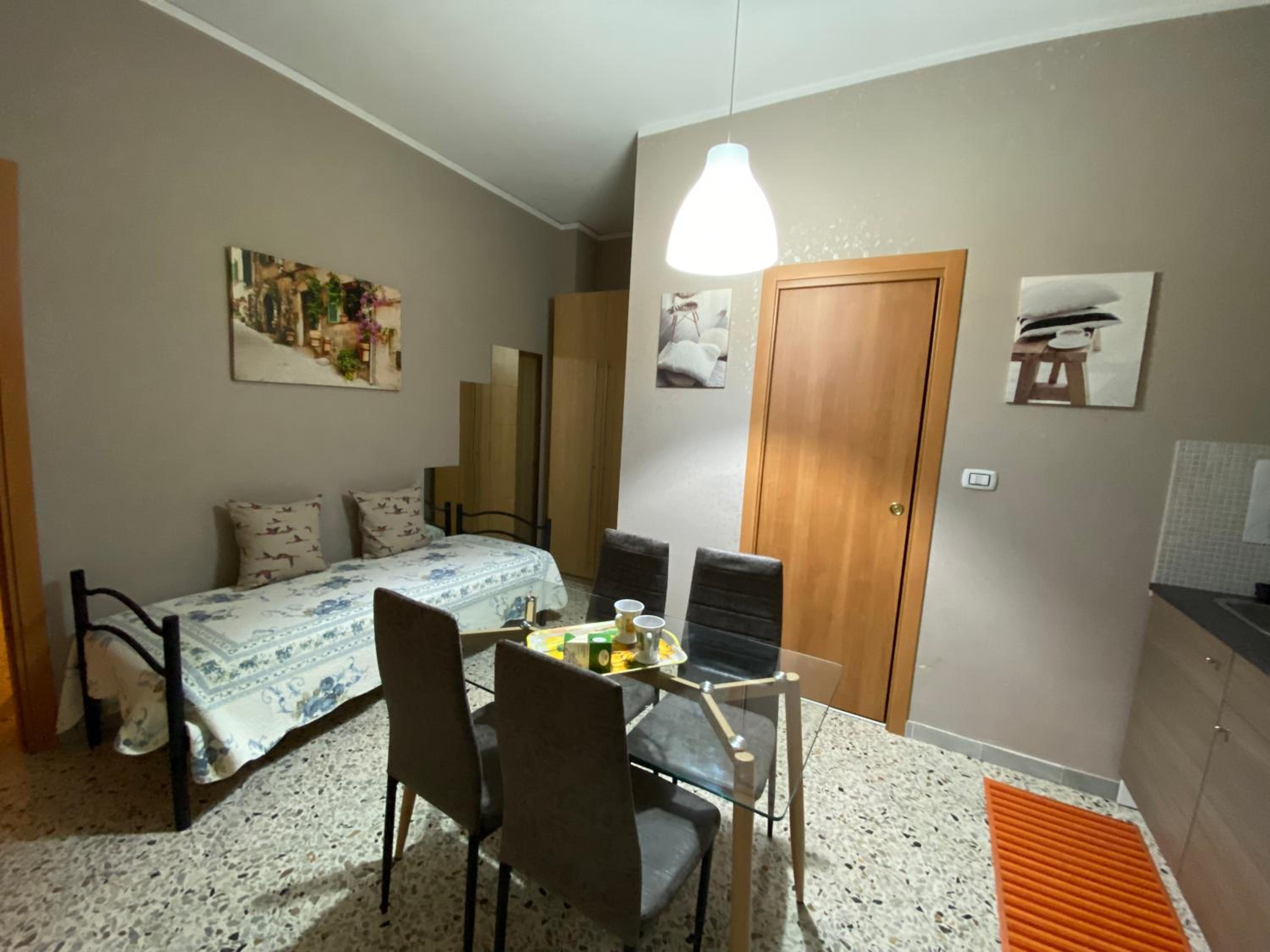 One-Bedroom Apartment - Photo 5