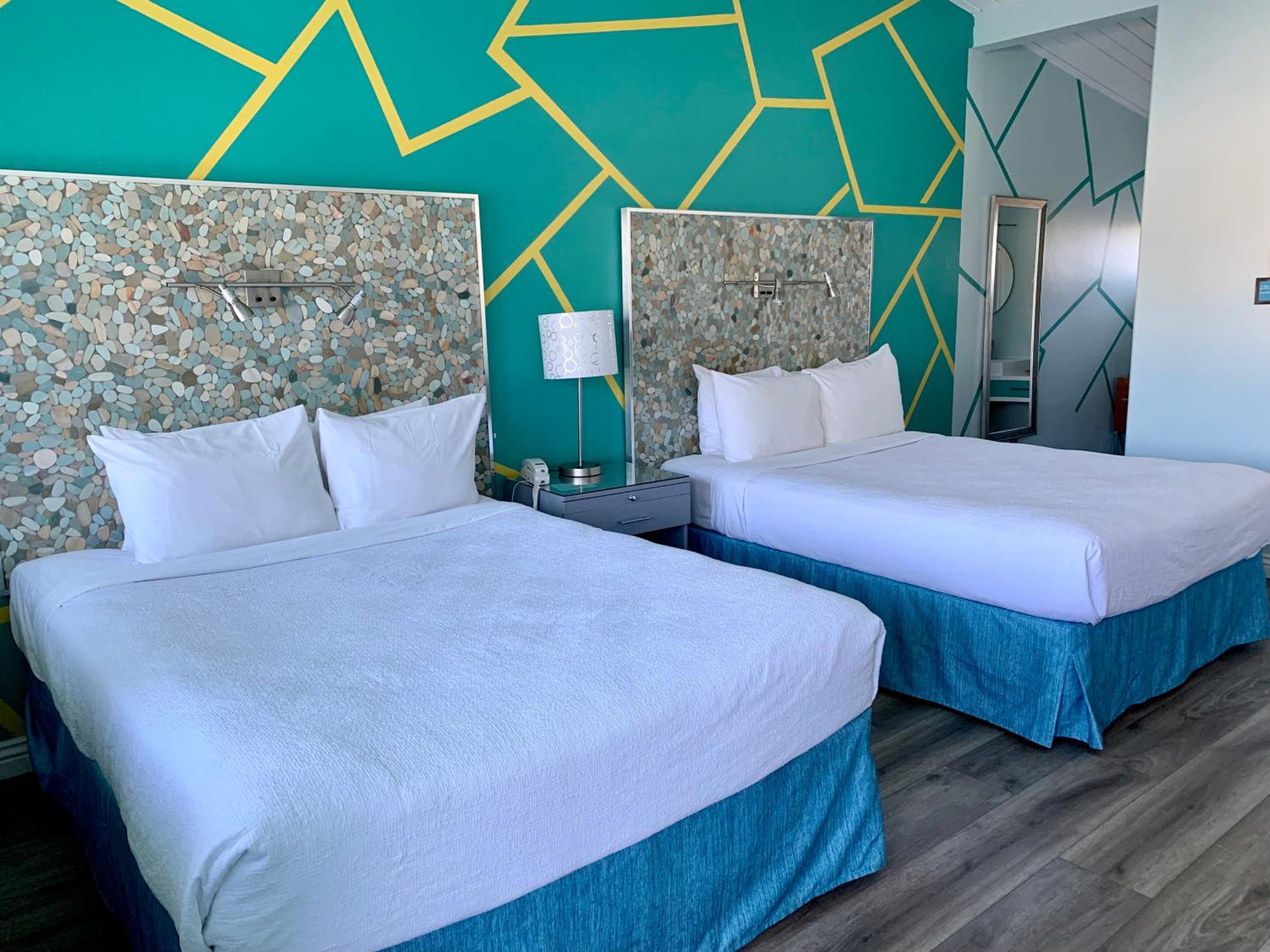 Superior Queen Room with Two Queen Beds - Photo 3
