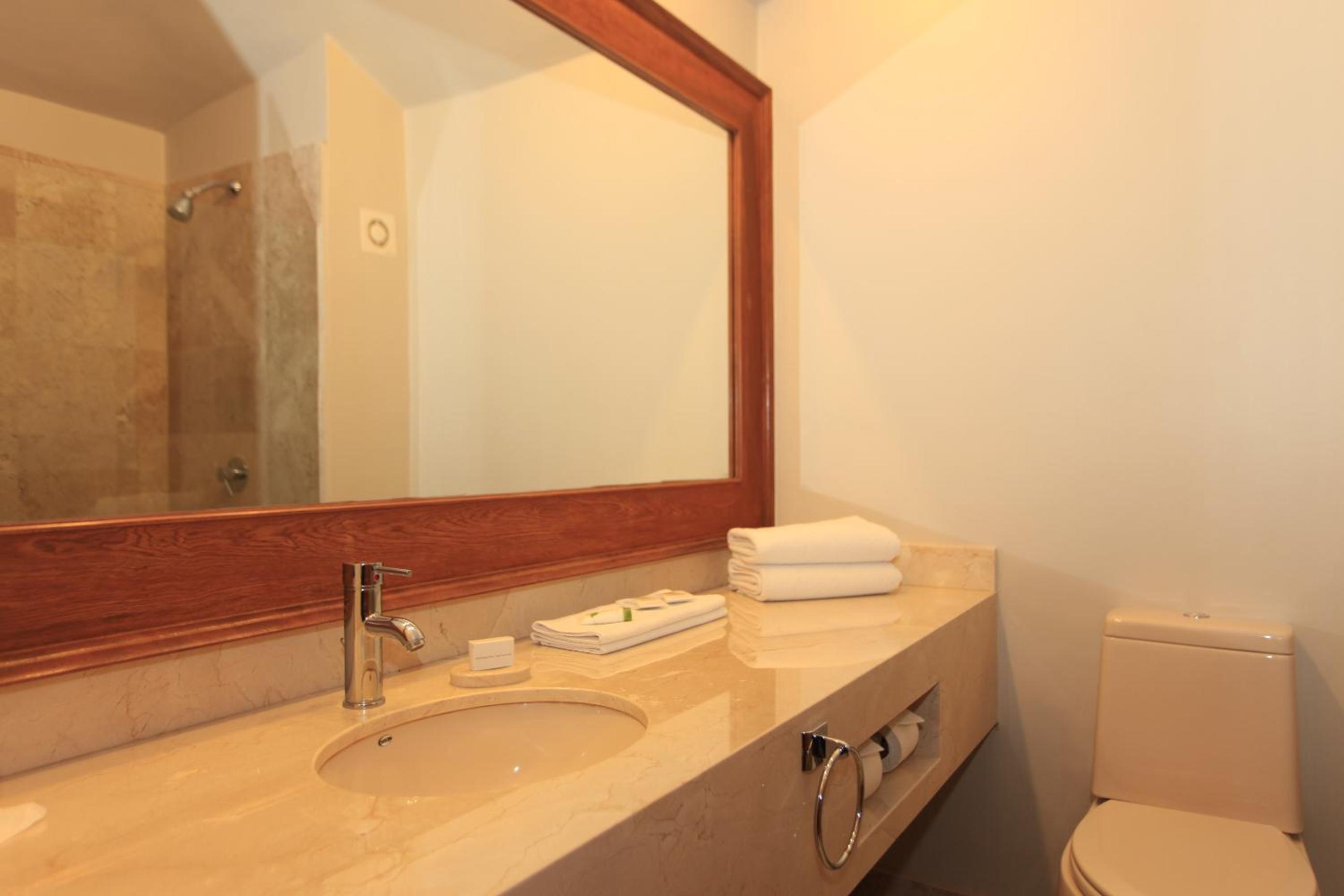 Double Room with Two Double Beds with Garden View photo 2