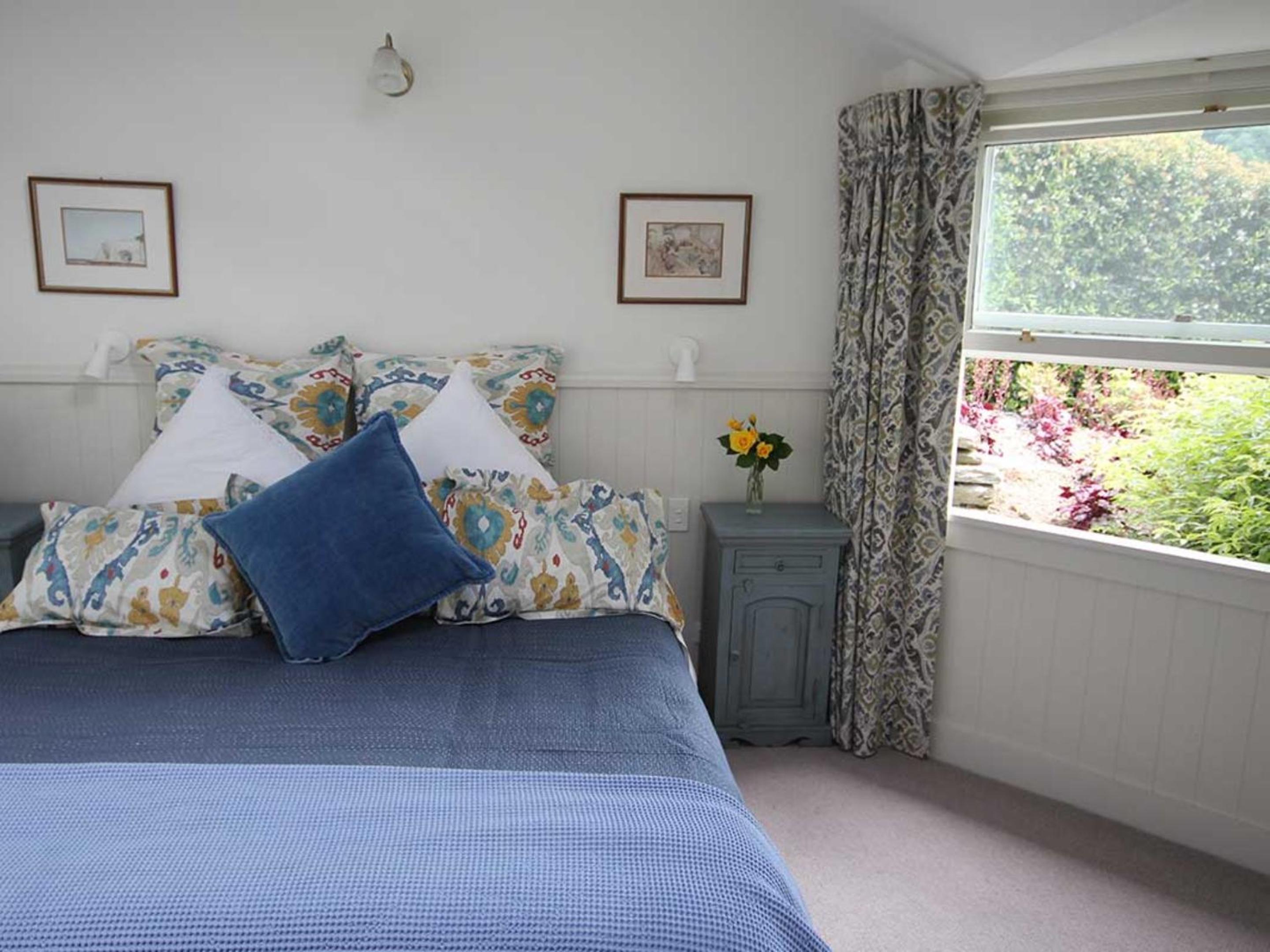 Luxury One-Bedroom Cottage  photo 2