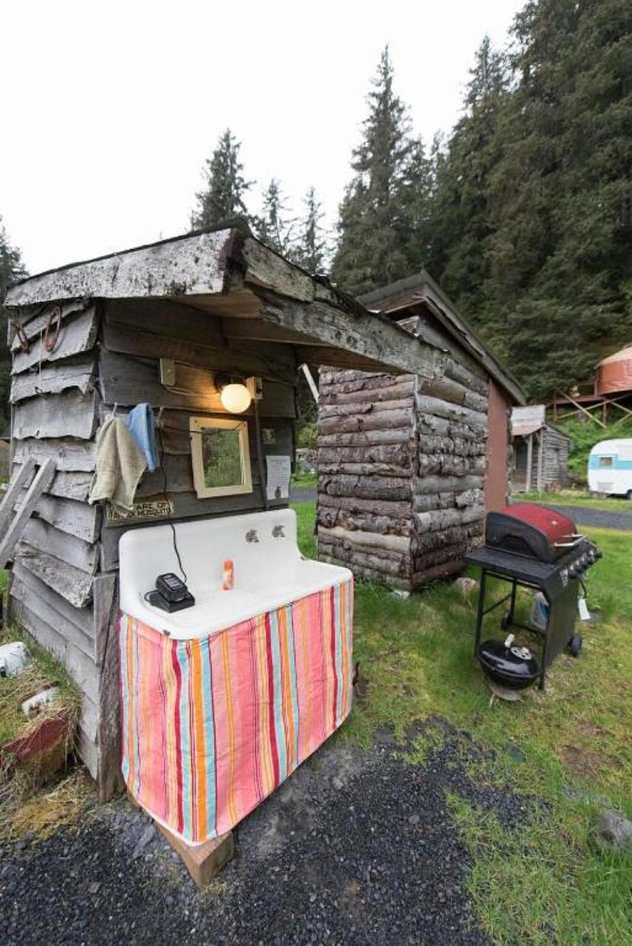 Single Bed in Mixed Dormitory Room with Shared Bathroom  photo 2