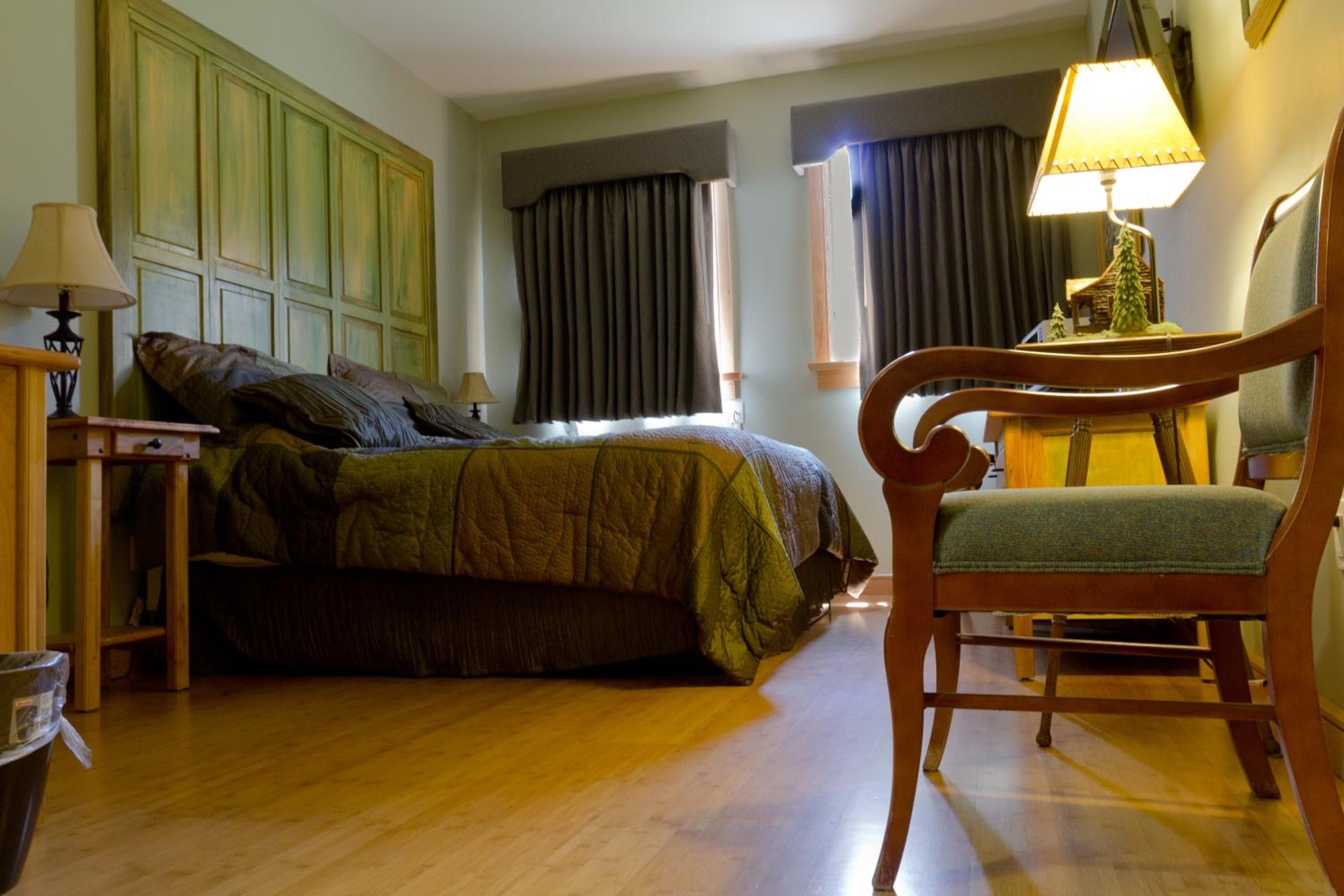Deluxe King Room photo 3