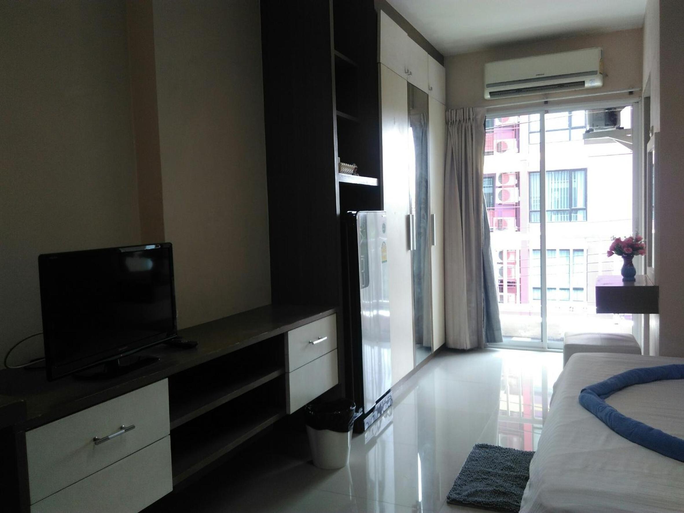 Deluxe Queen Room - Photo 10