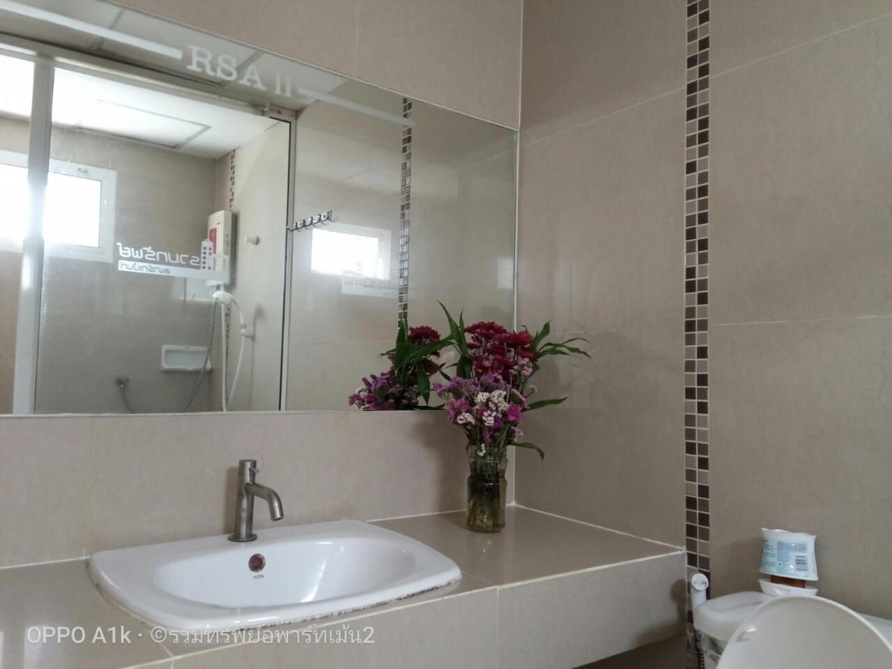 Deluxe Queen Room - Photo 21