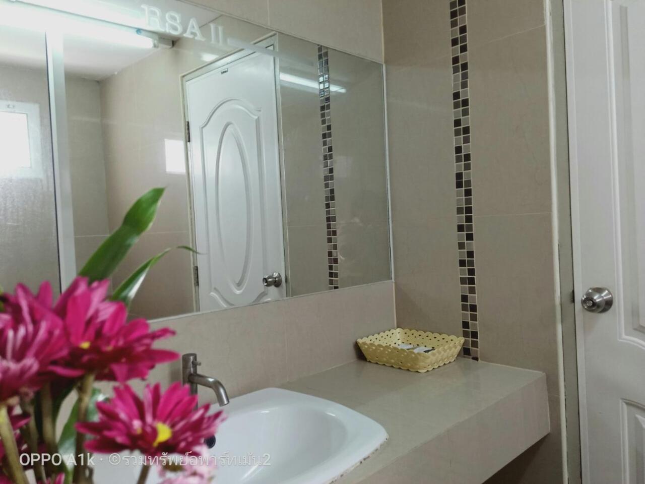 Deluxe Queen Room - Photo 17